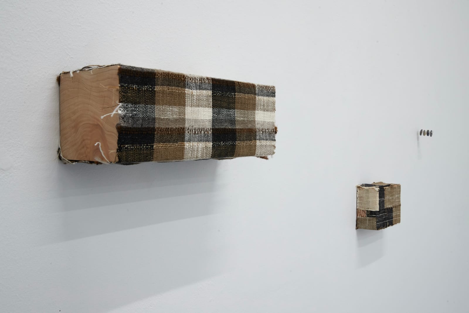 Daegan Wells, Extract from the research project Local Makers (weaving on pine block), 2022