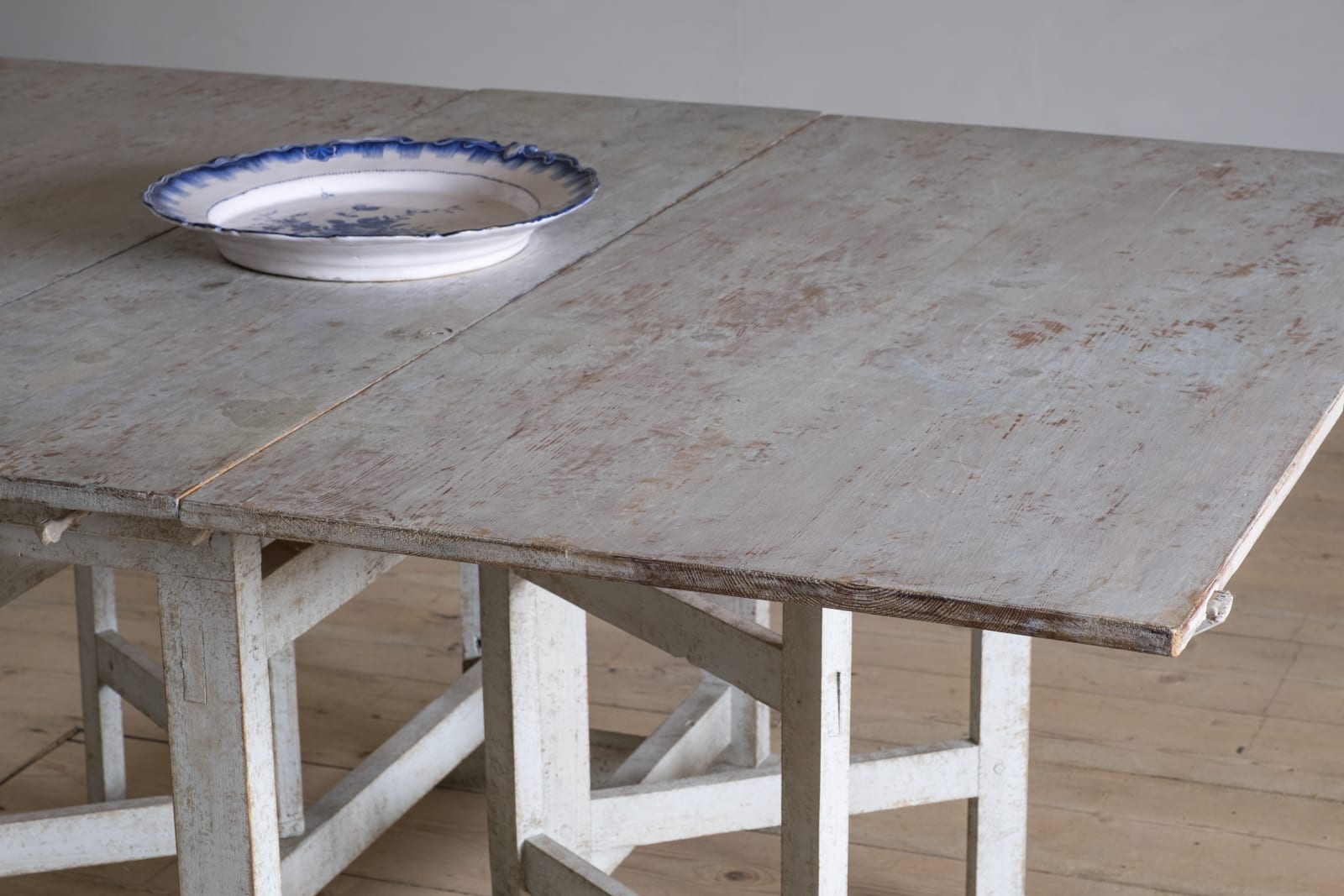 Gustavian Drop Leaf Table,