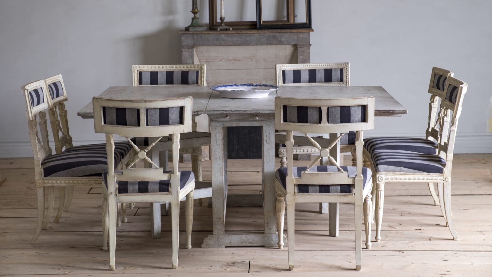 Gustavian Drop Leaf Table,