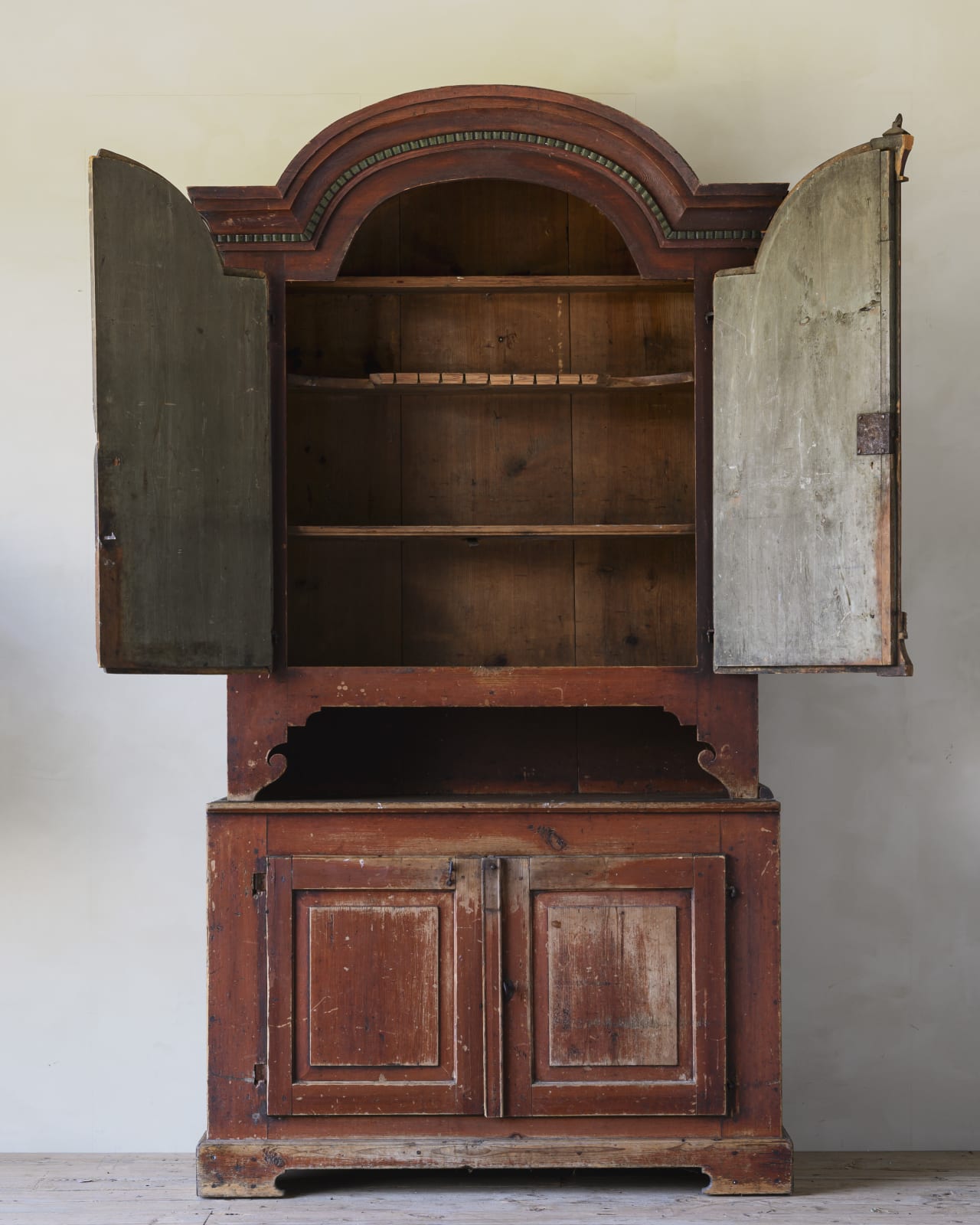 Gustavian Cabinet,