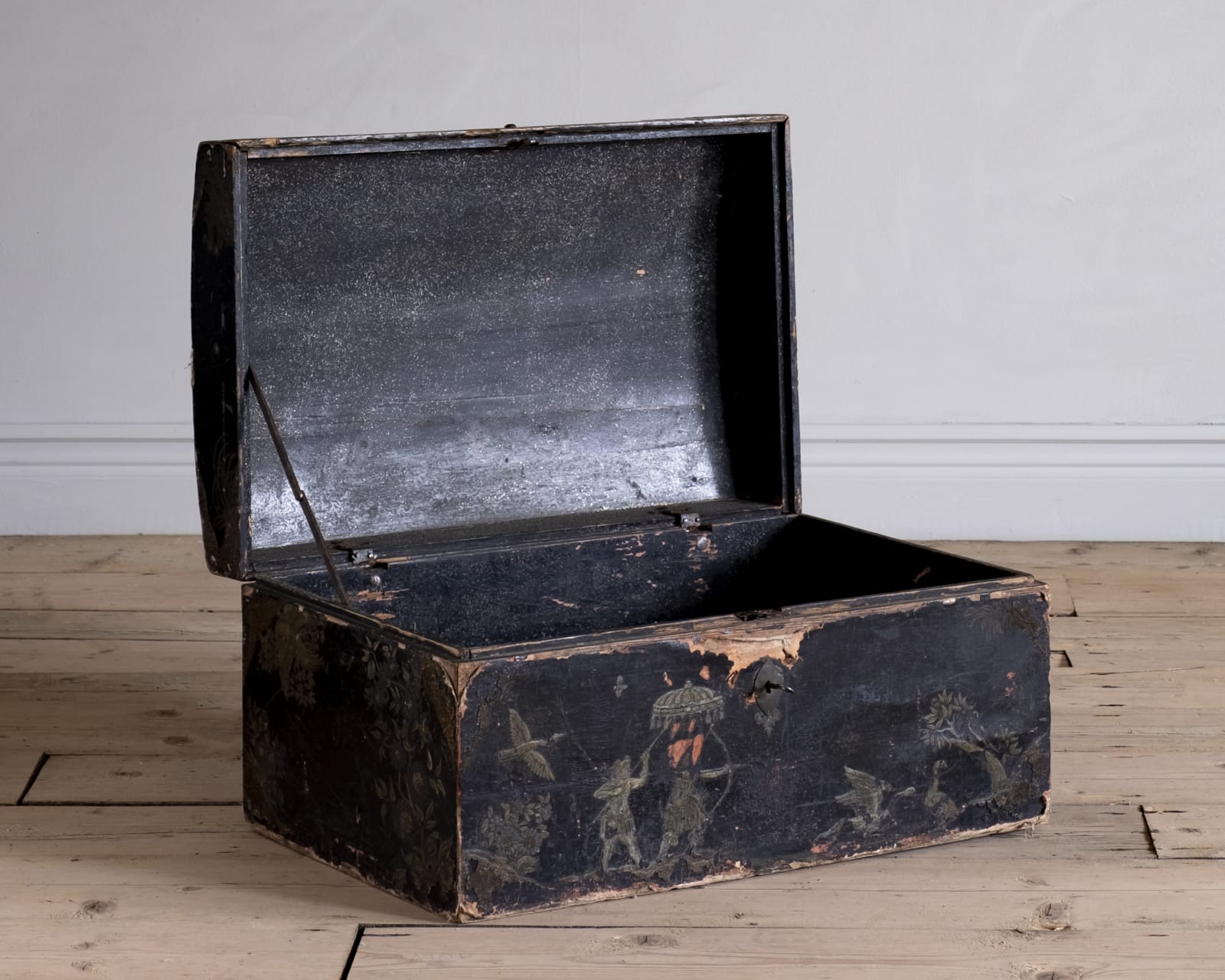 Baroque Chinoiserie Chest,
