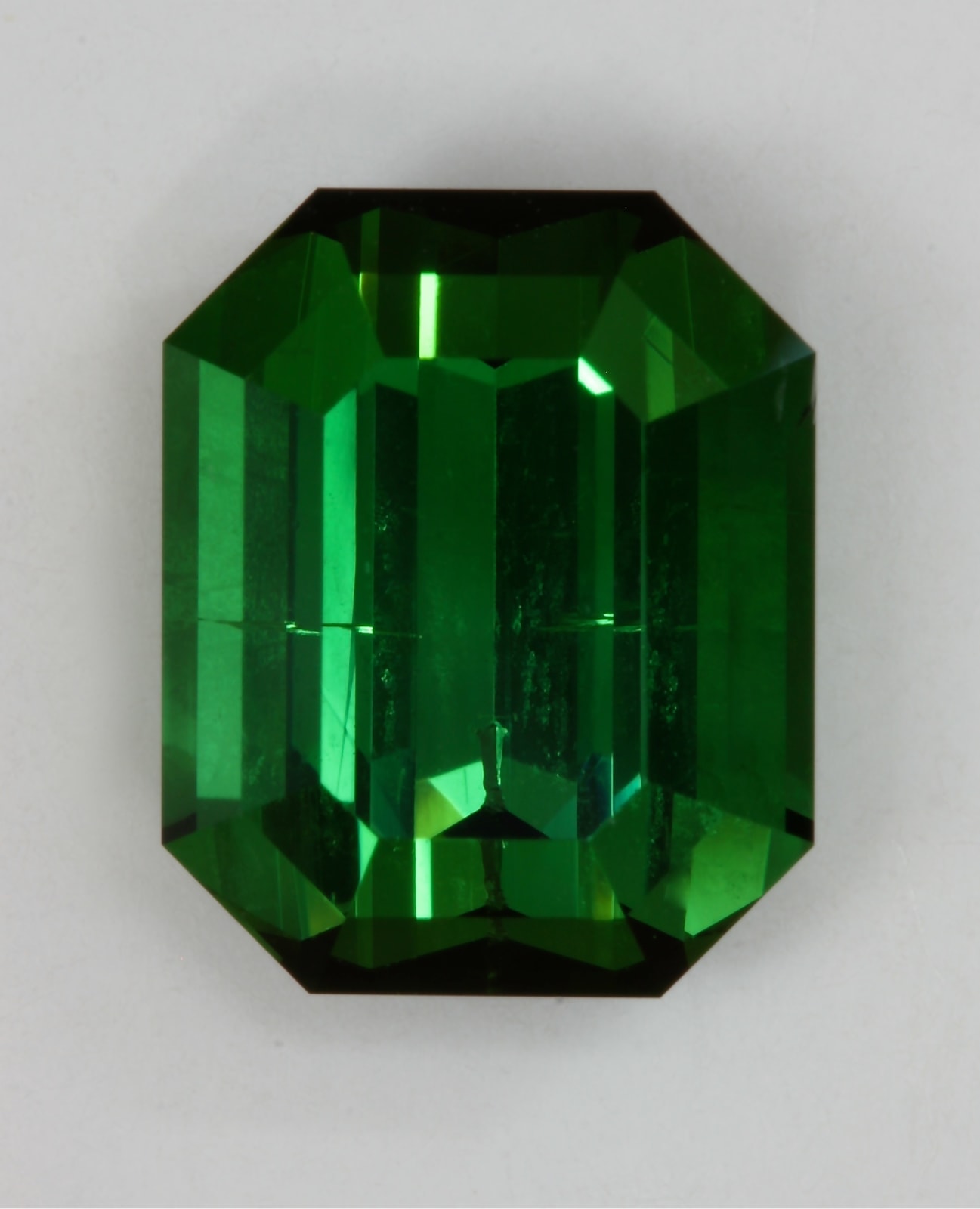 Green Emerald Cut 5.48 ct