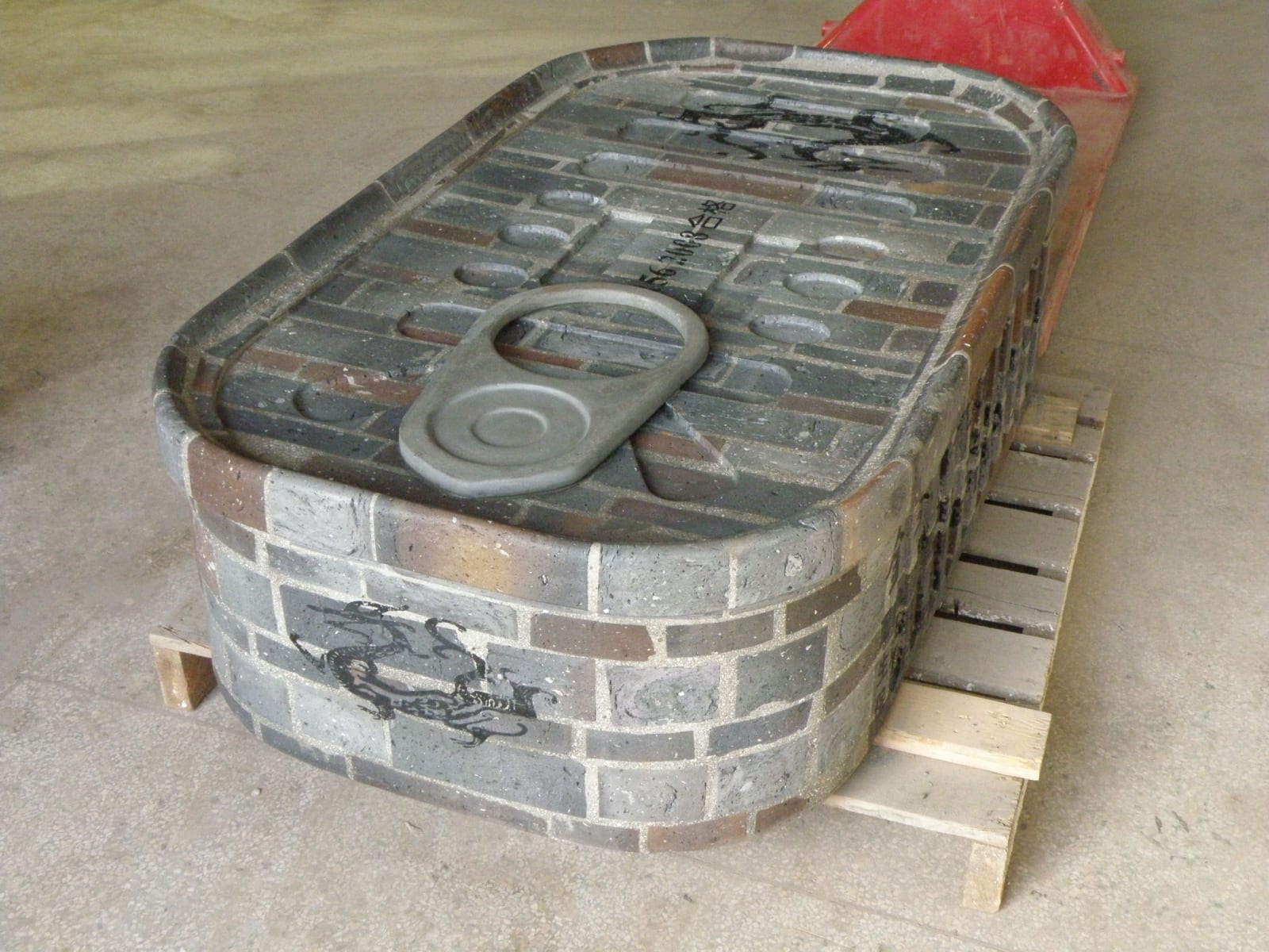 Dai Yun 戴耘, Canned Dragon Meat, 2016