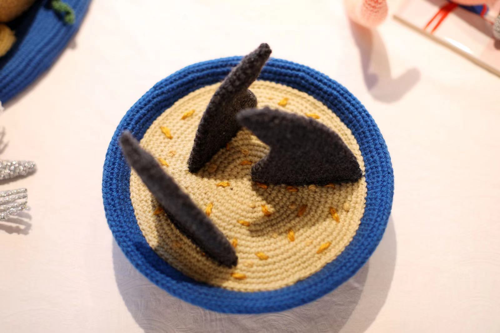 Patricia Waller, SharkFinSoup 鱼翅汤, 2000