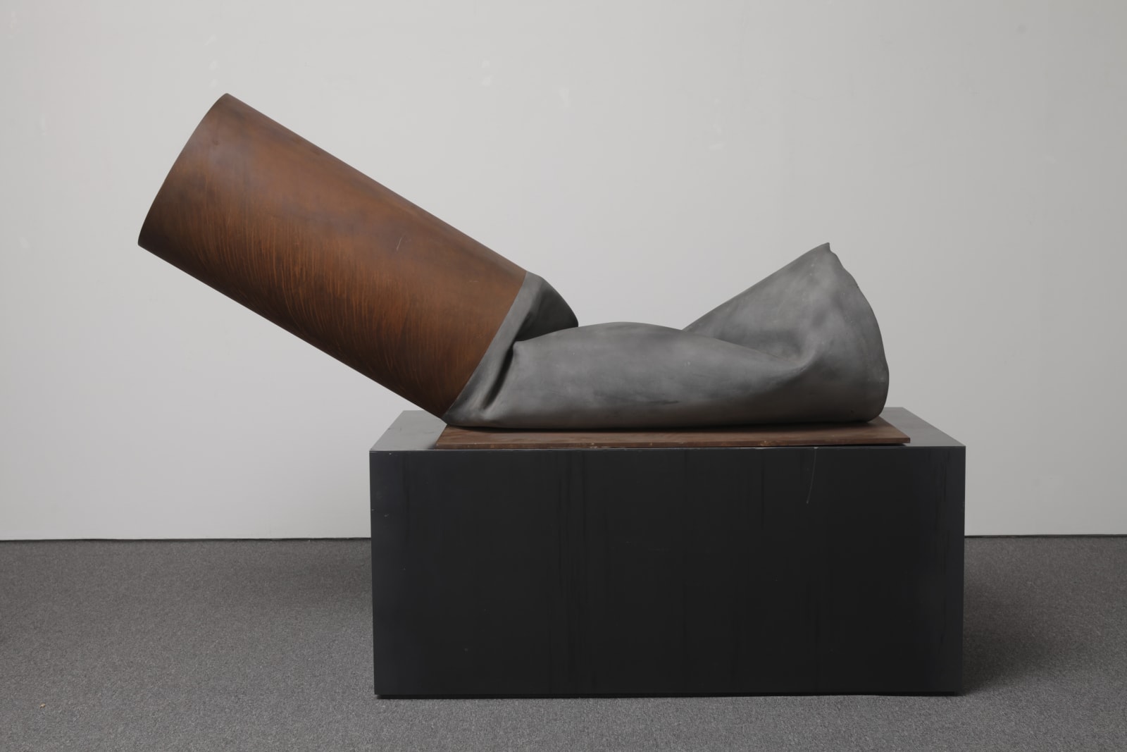 Claes Oldenburg, Fagend Study, 1975