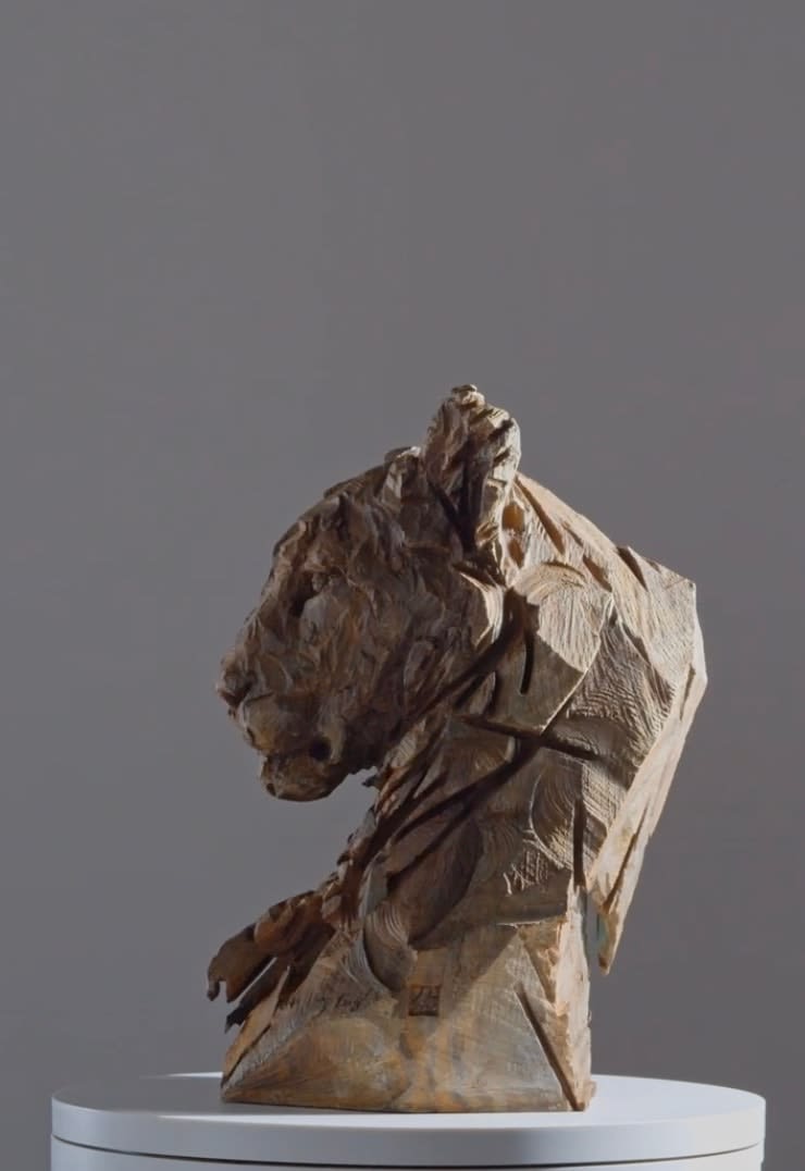 Jürgen Lingl, Sister, buste de lionne