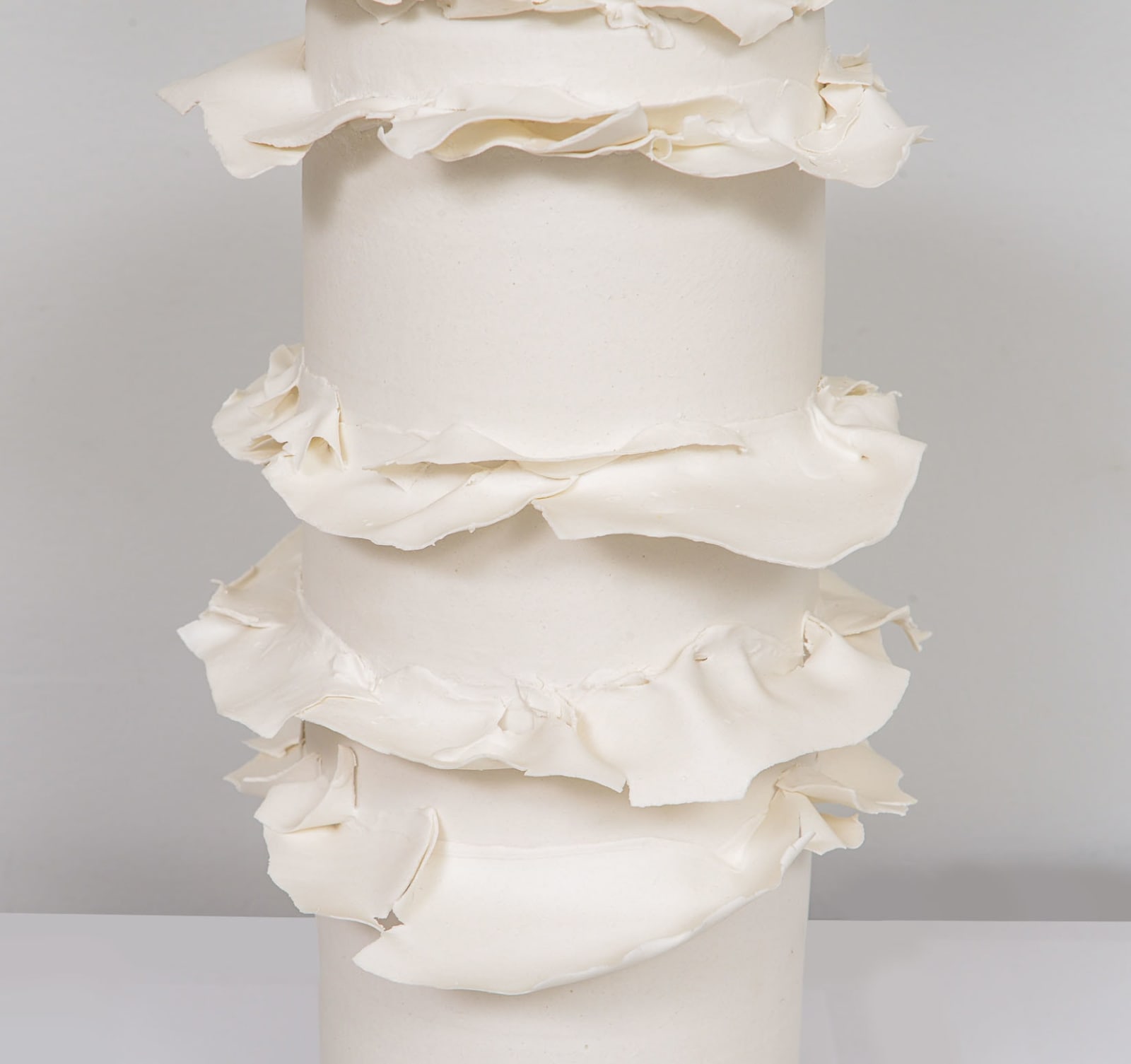 Dora Stanczel, Pair of French Bespoke Ceramic Ruffle Lamps, 21st century