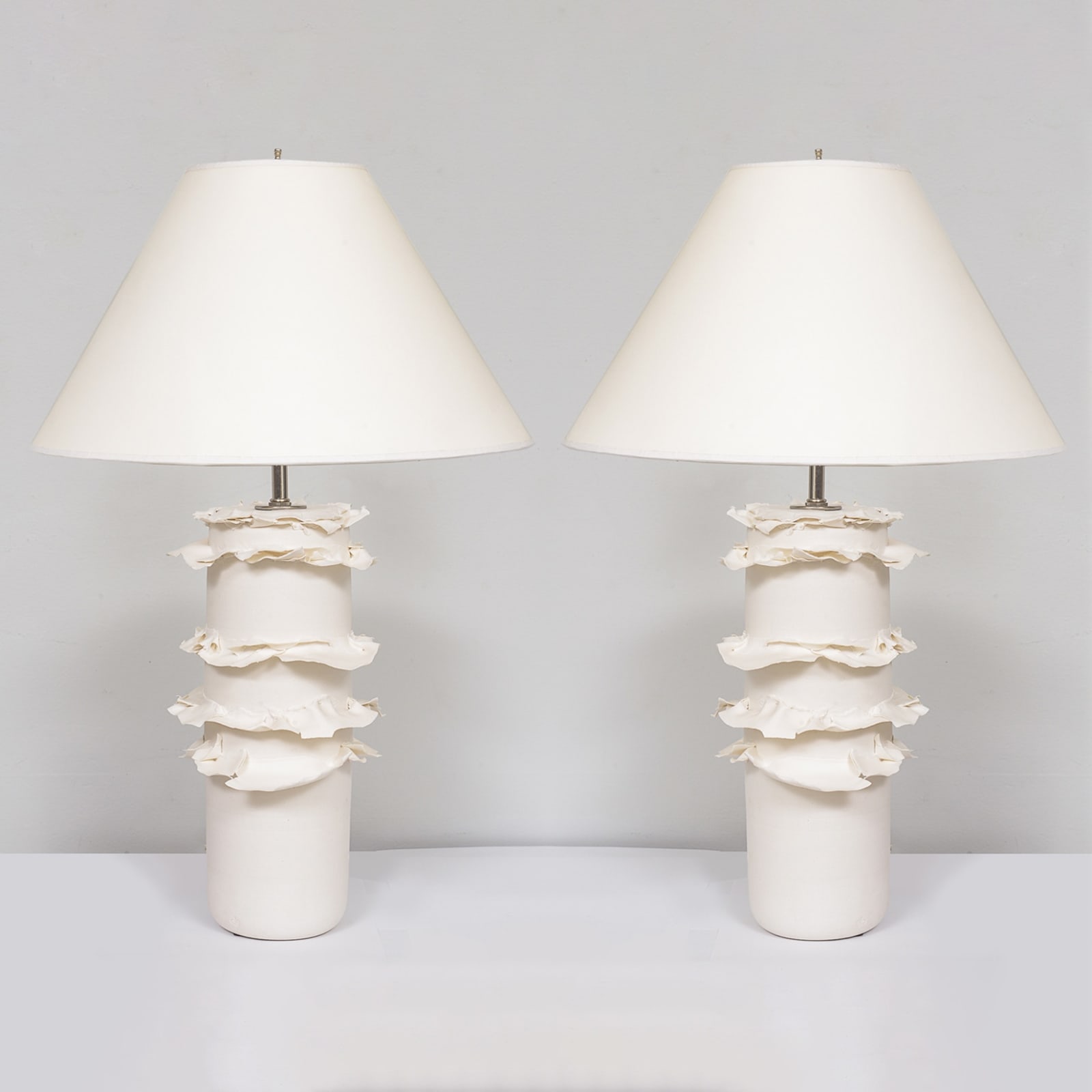 Dora Stanczel, Pair of French Bespoke Ceramic Ruffle Lamps, 21st century