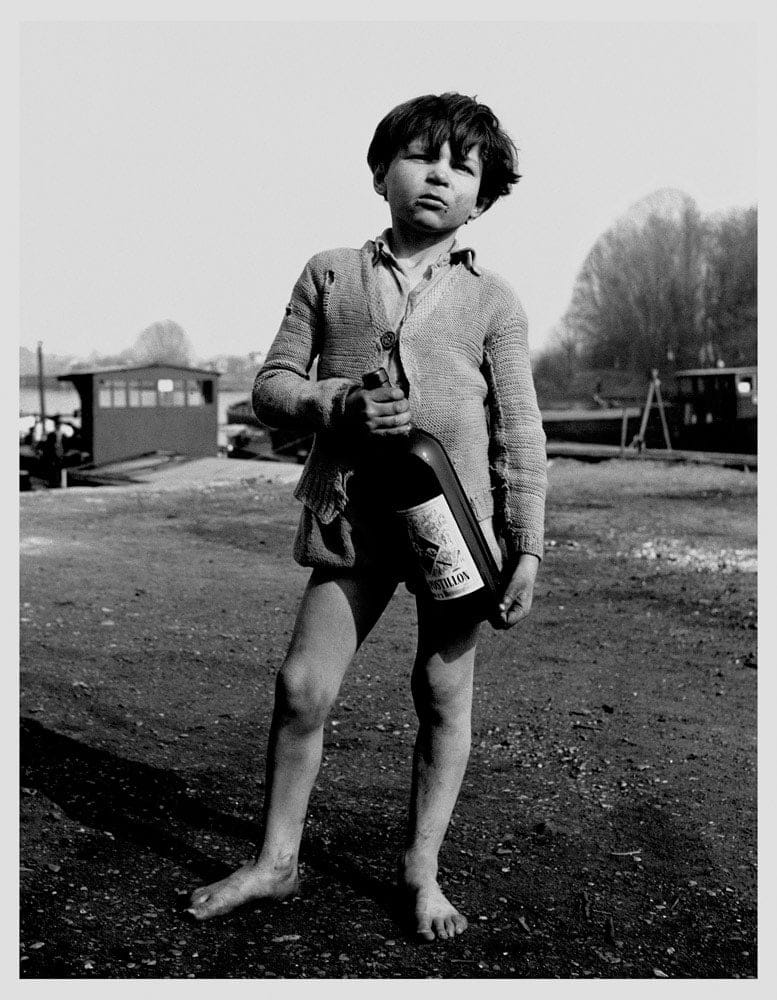 Sabine Weiss, Enfant de marinier, Conflans-Saint-Honorine, 1953