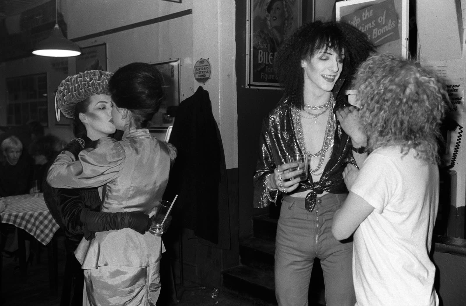 Homer Sykes, Group of friends II at the Blitz Club, Covent Garden, London, 1980