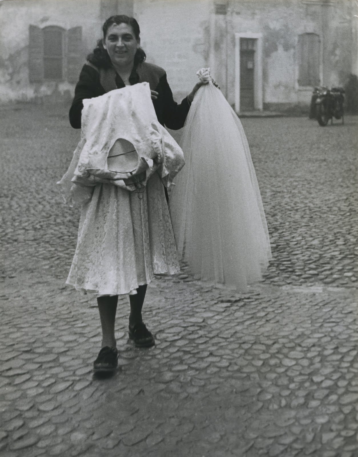 Sabine Weiss, Mariage gitan à Tarascon, 1953