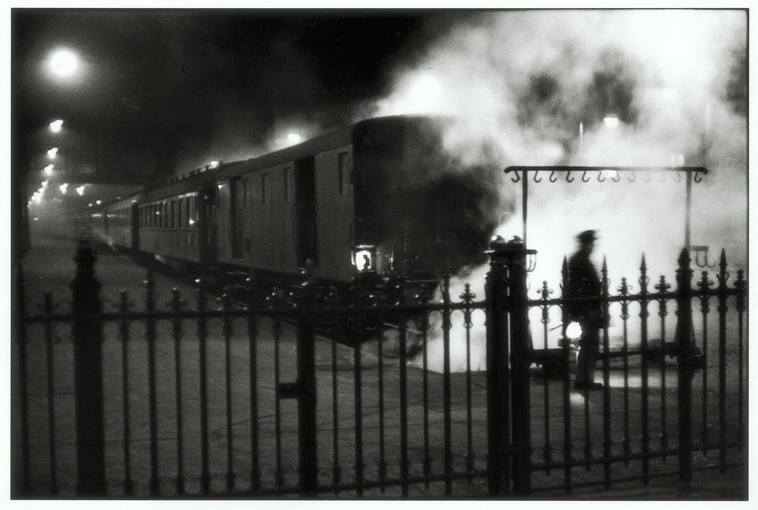 Sabine Weiss, Gare Saint-Lazare, Paris, 1954