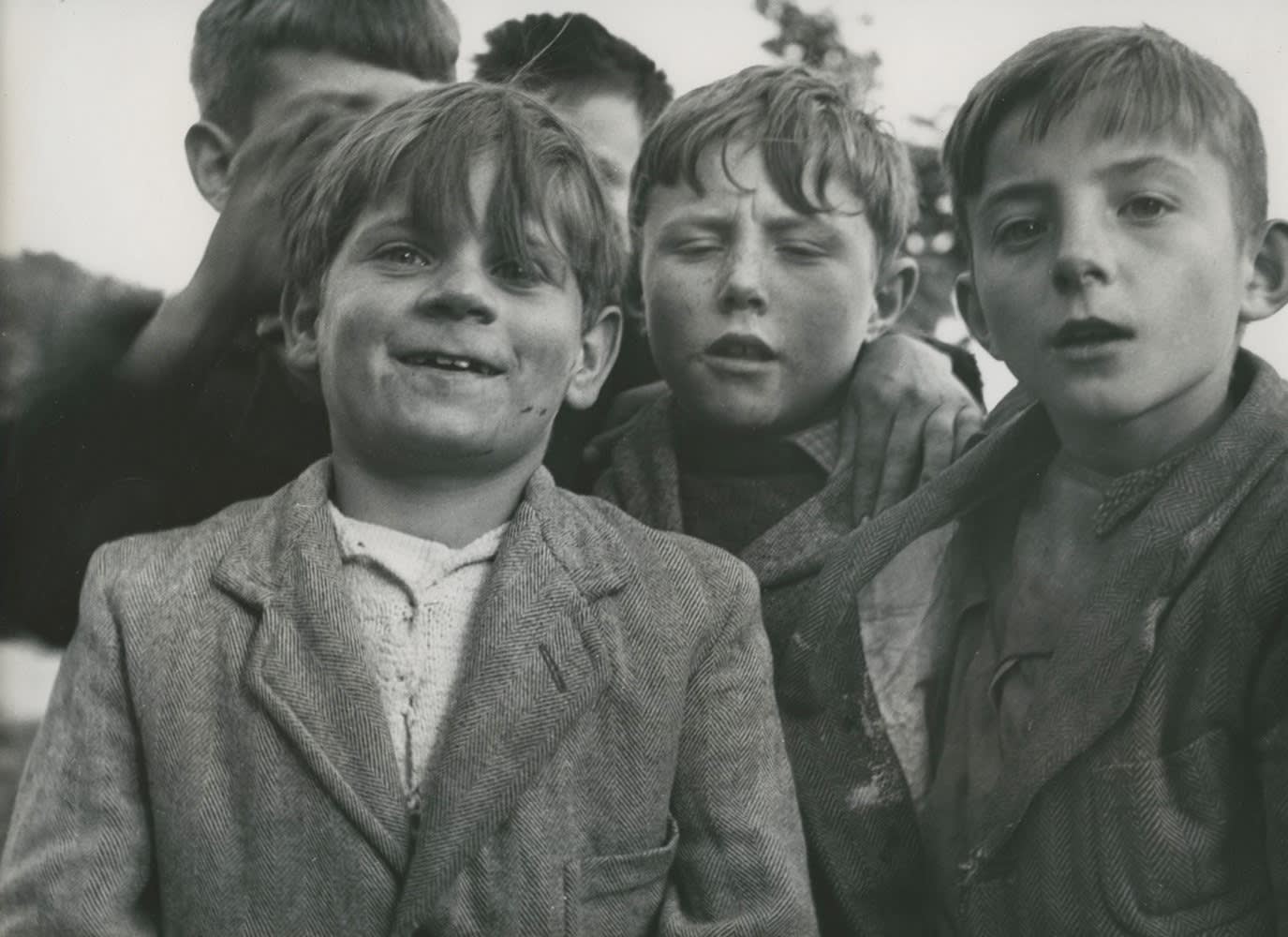Sabine Weiss Paris Tirage gélatino-argentique d'époque, réalisé par l'artiste 24 x 30,3 cm Dim. papier: 24 x 30,3 cm
