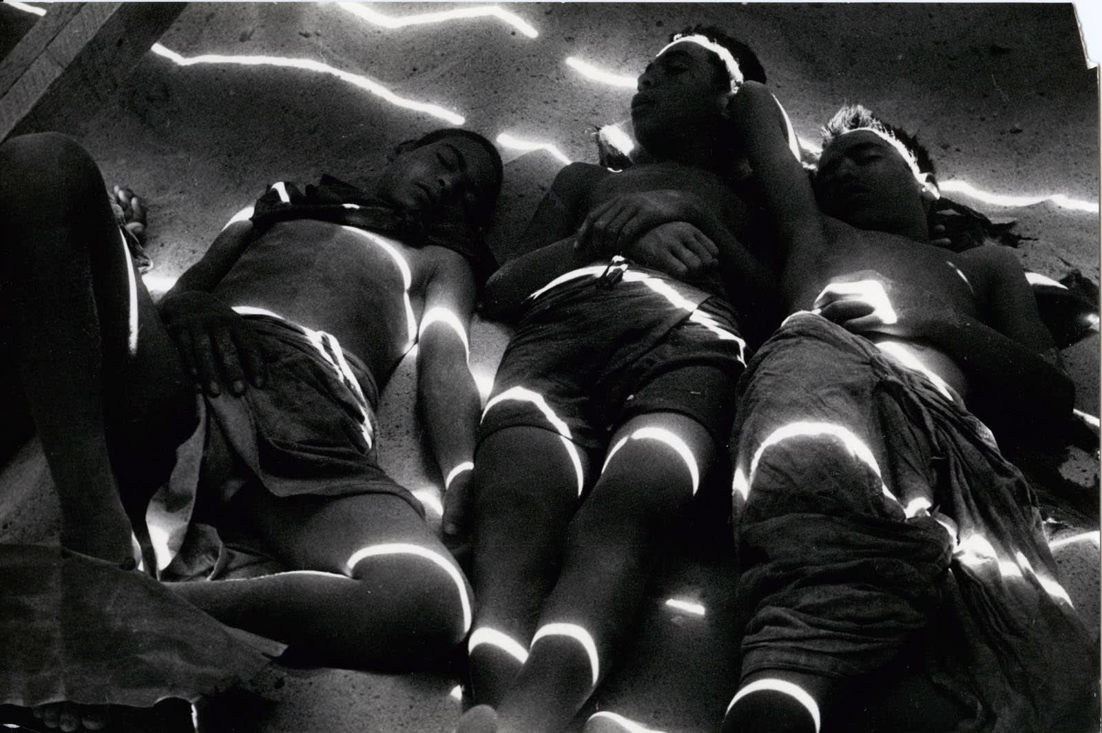 Ernst Haas Egyptian Boys, Egypt Tirage gélatino-argentique d'époque, réalisé par Igor Bakht Dim. papier: 25,5 x 18 cm