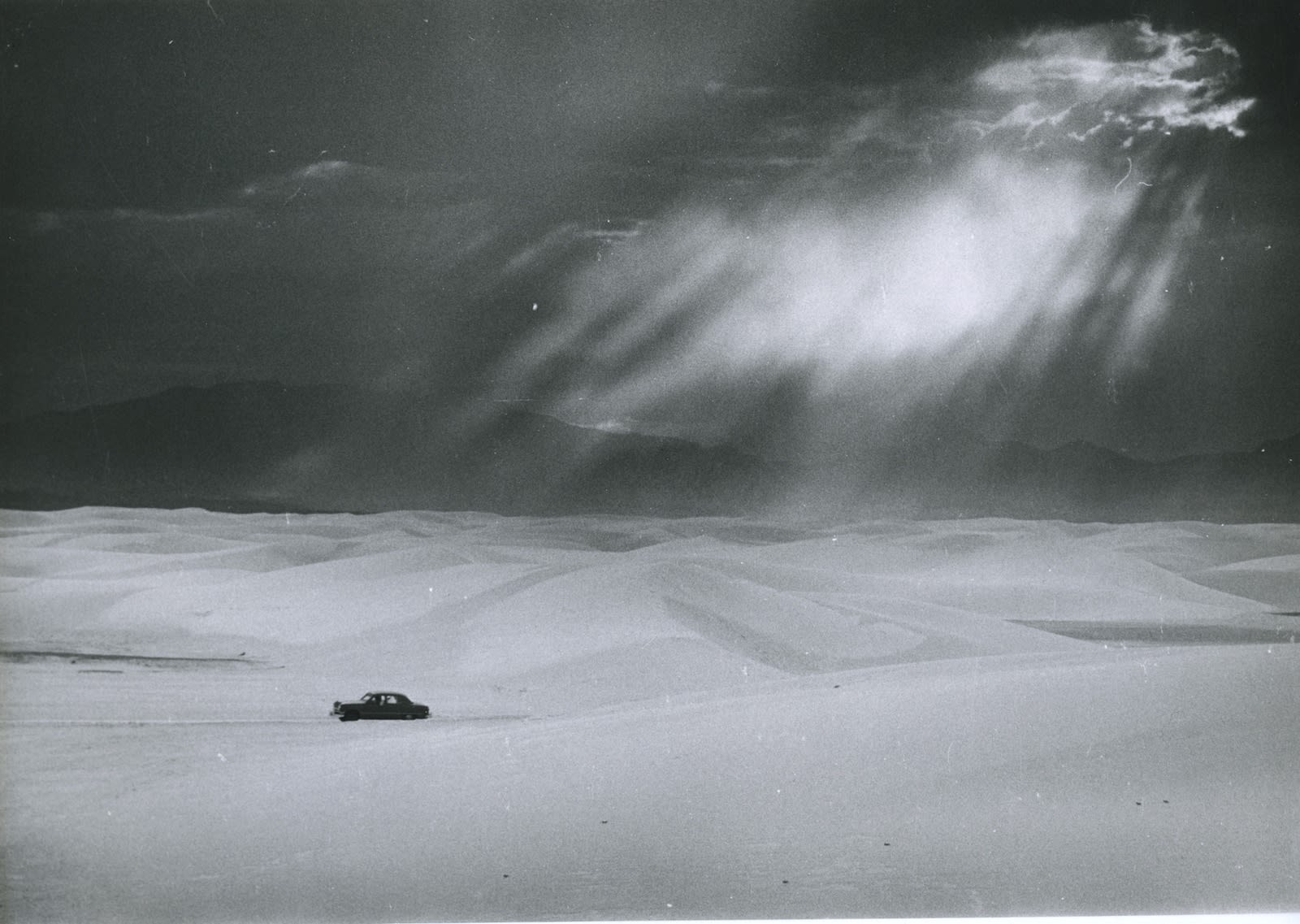 Ernst Haas White Sands, New Mexico Tirage gélatino-argentique d'époque 30,5 x 20,8 cm Dim. papier: 30,5 x 20,8 cm