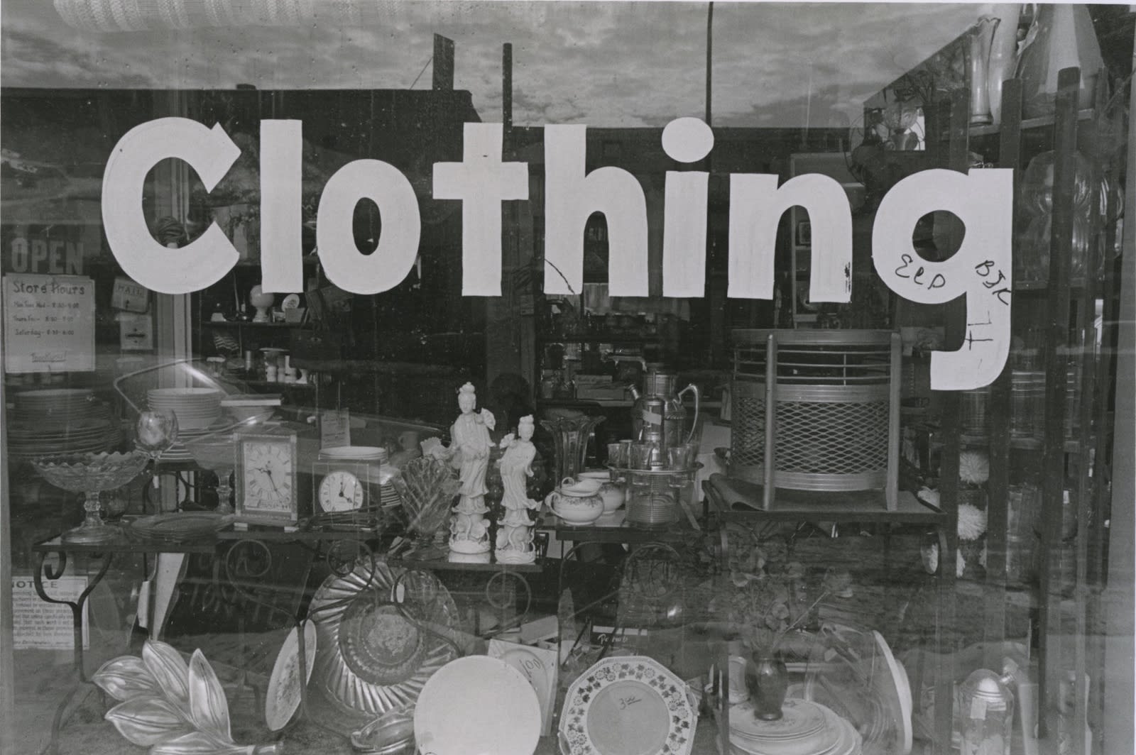 Tom Arndt Clothing, Minneapolis Tirage gélatino-argentique d'époque, réalisé par l'artiste 13,9 x 20,8 cm Dim. papier: 27,9 x 35,3 cm