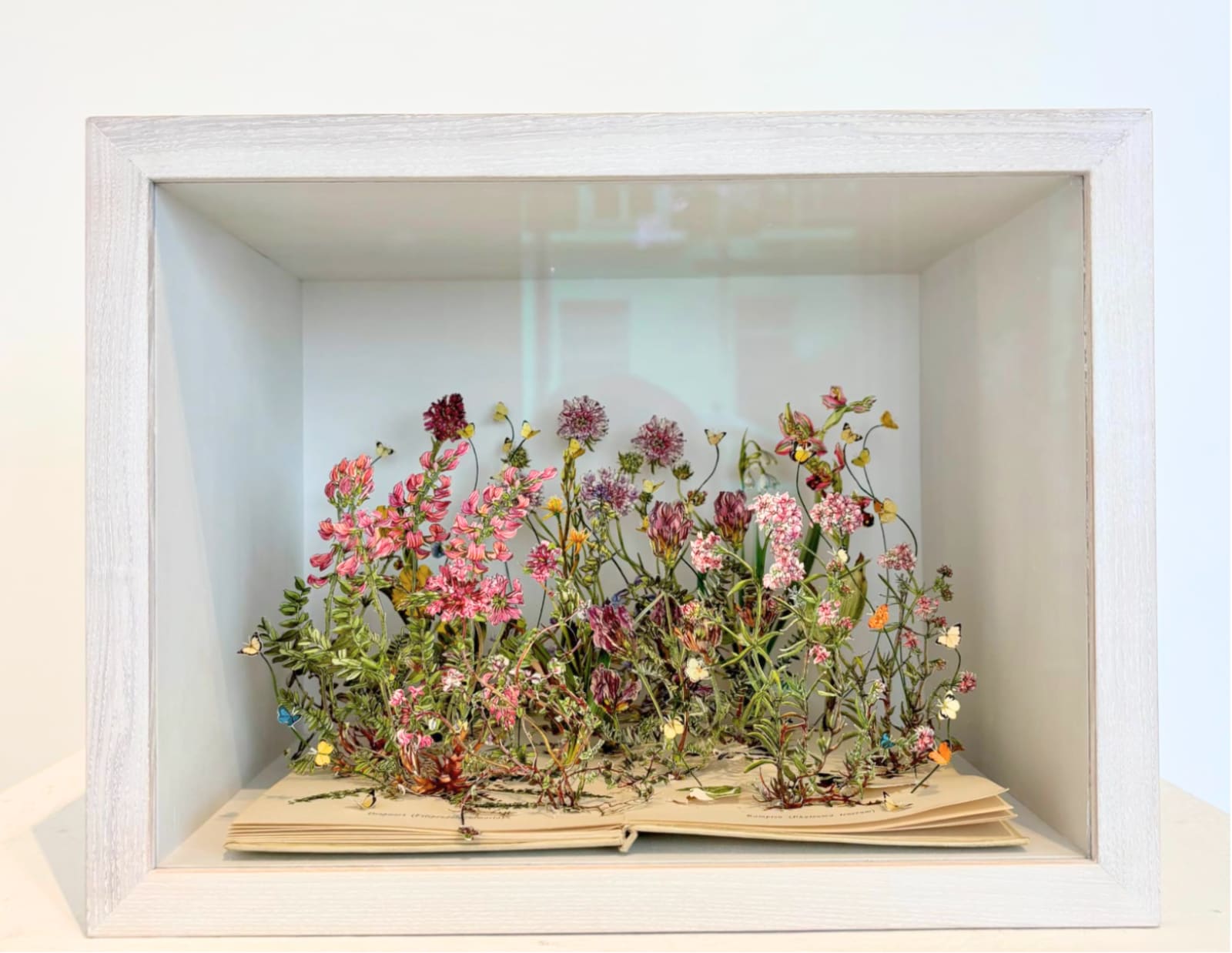 Su Blackwell, Wild Flowers of the Chalk II, 2025