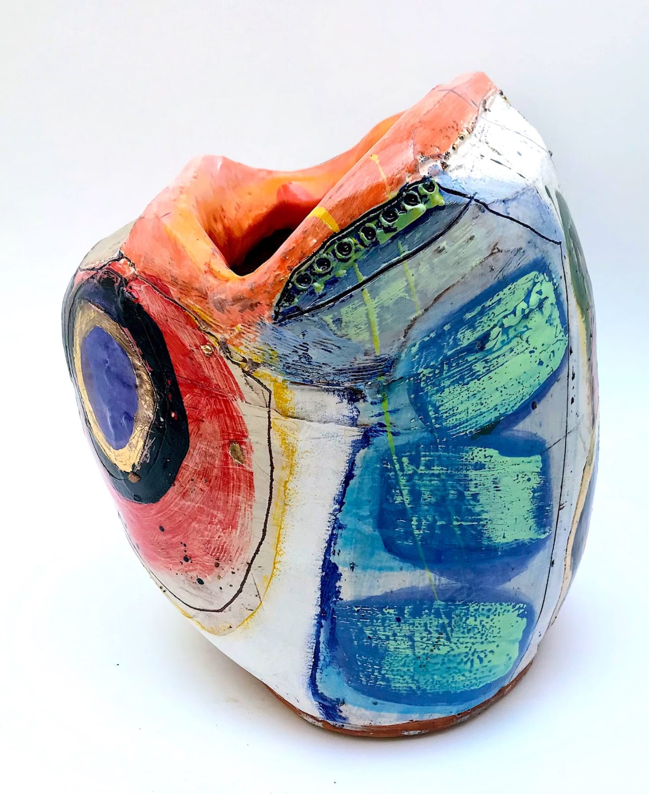 Linda Styles, Big curved form with no straight edges, slipped, grogged terracotta , 2021