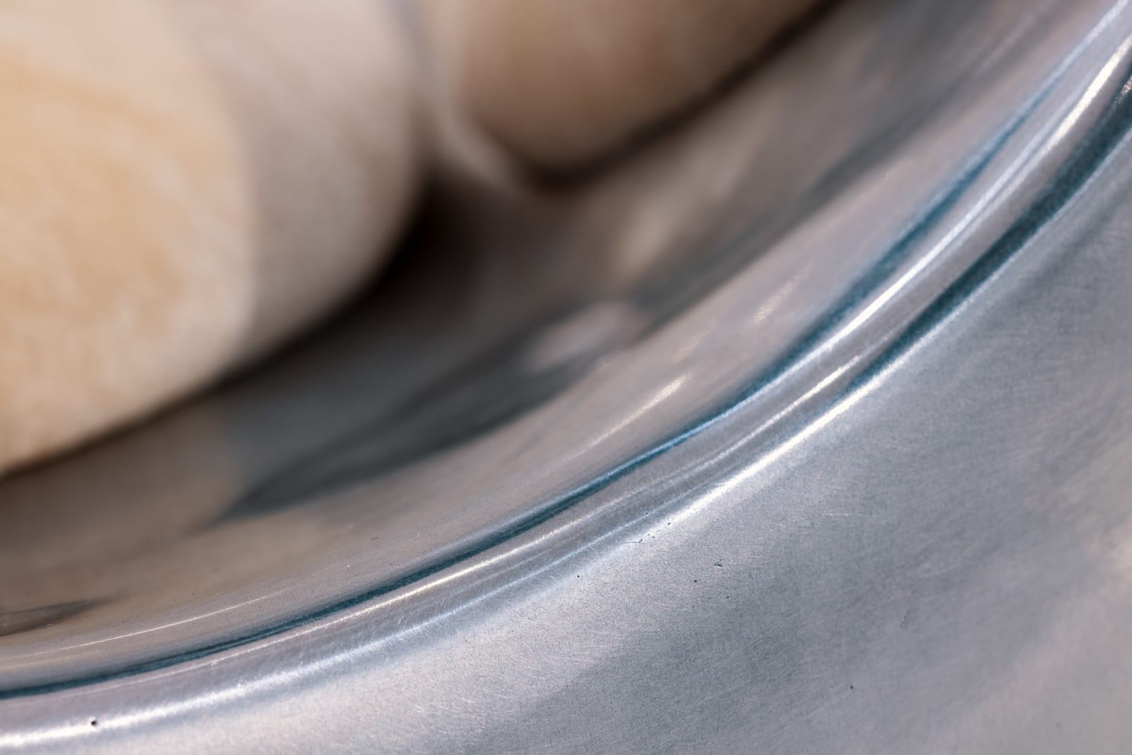 Irene Cattaneo, Caresses nocturnes / Nocturnal Caresses, 2025