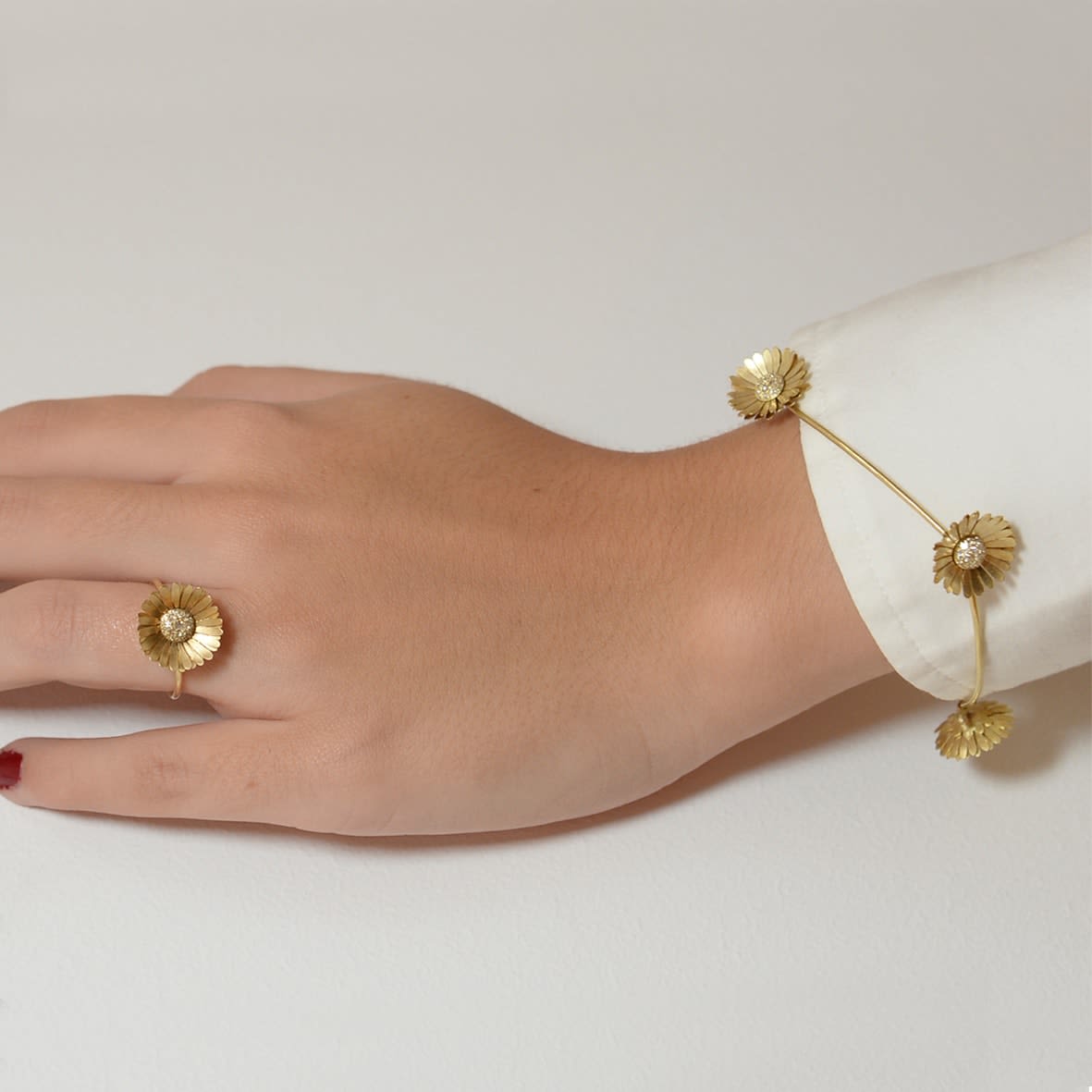 Christopher Thompson Royds, Diamond open daisy ring