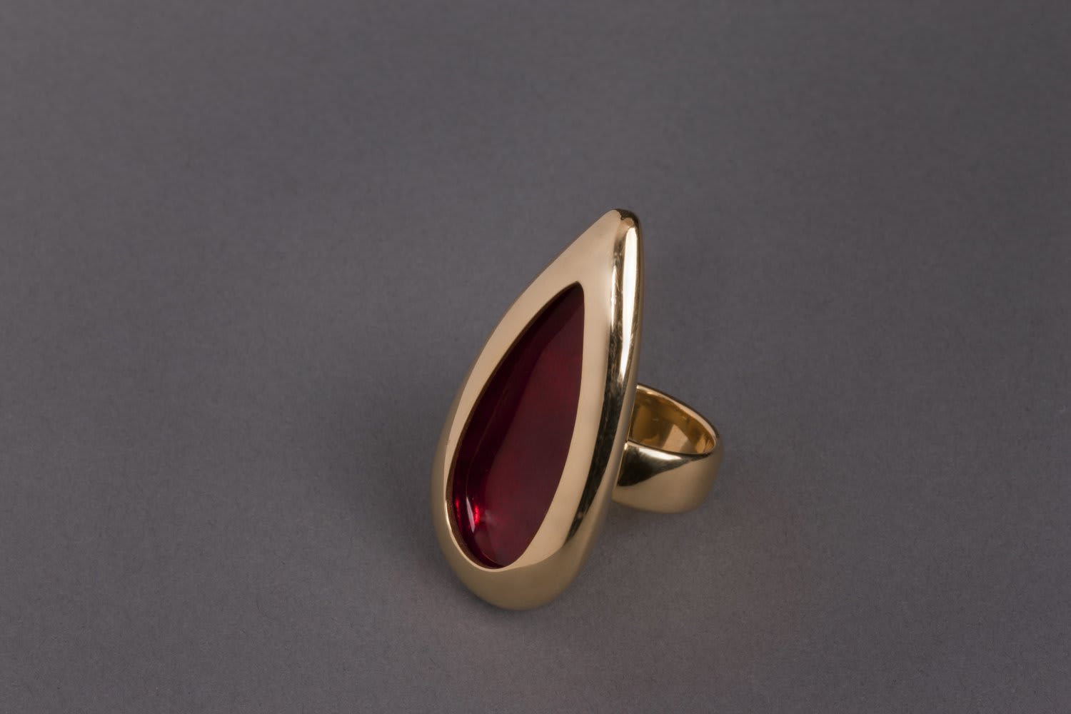 Anish Kapoor, Tear Ring, Form II, 2003