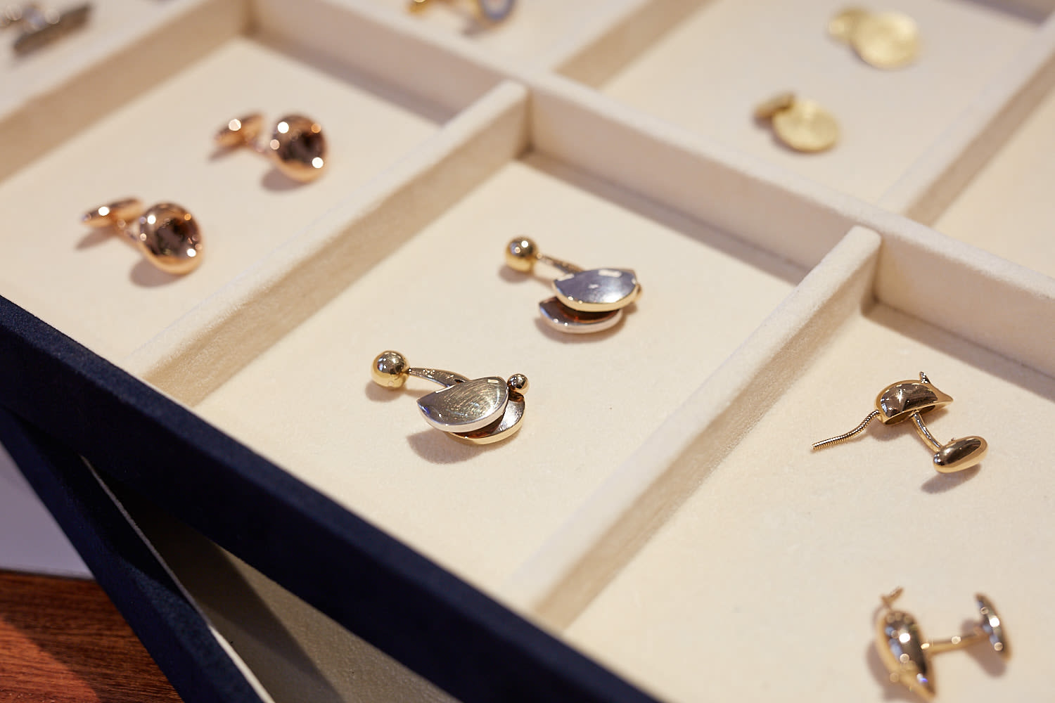 Sophia Vari, Pélias Cufflinks, pre 2010