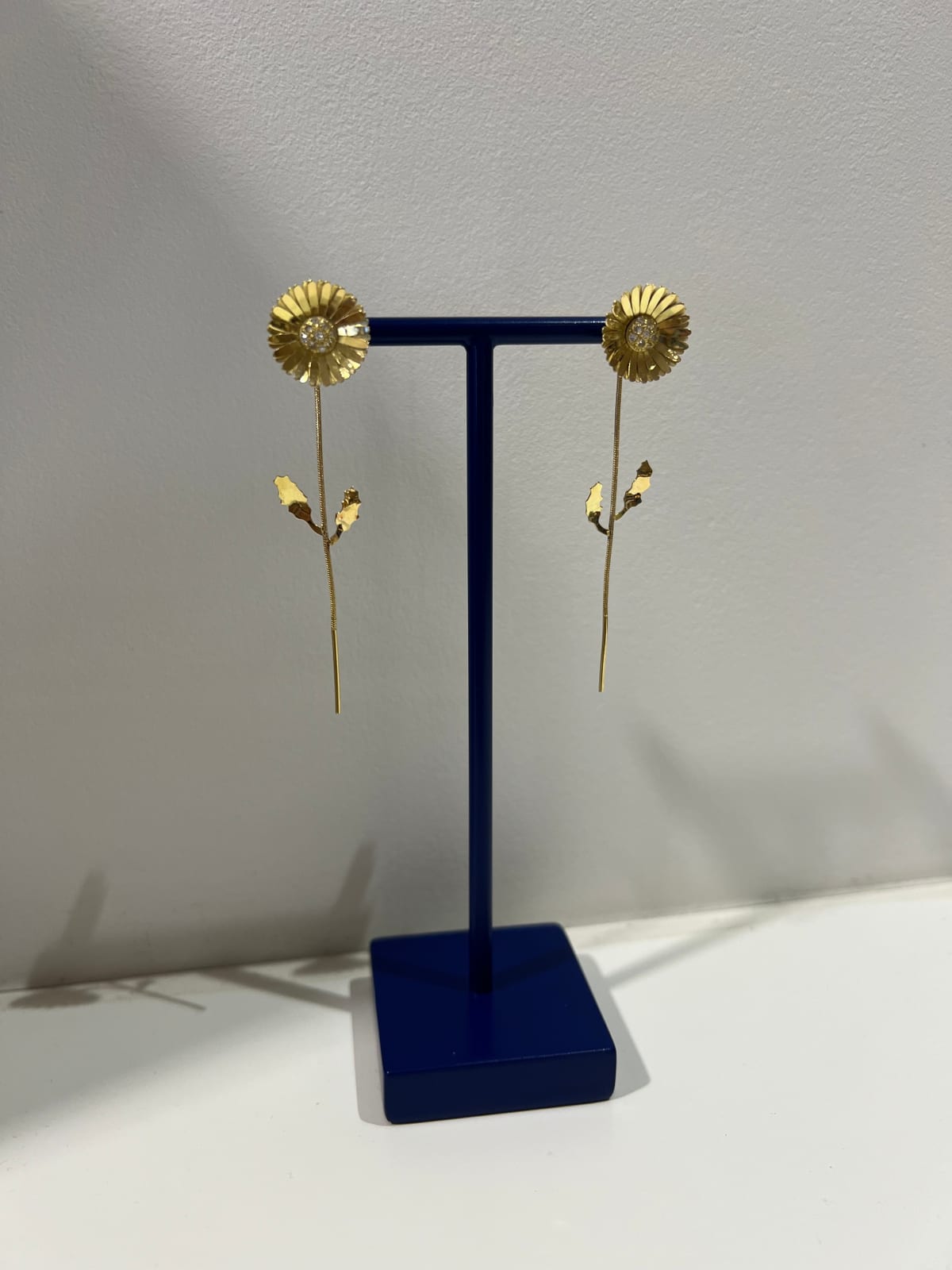 Christopher Thompson Royds, Daisies: Daisy Drops (with leaves)