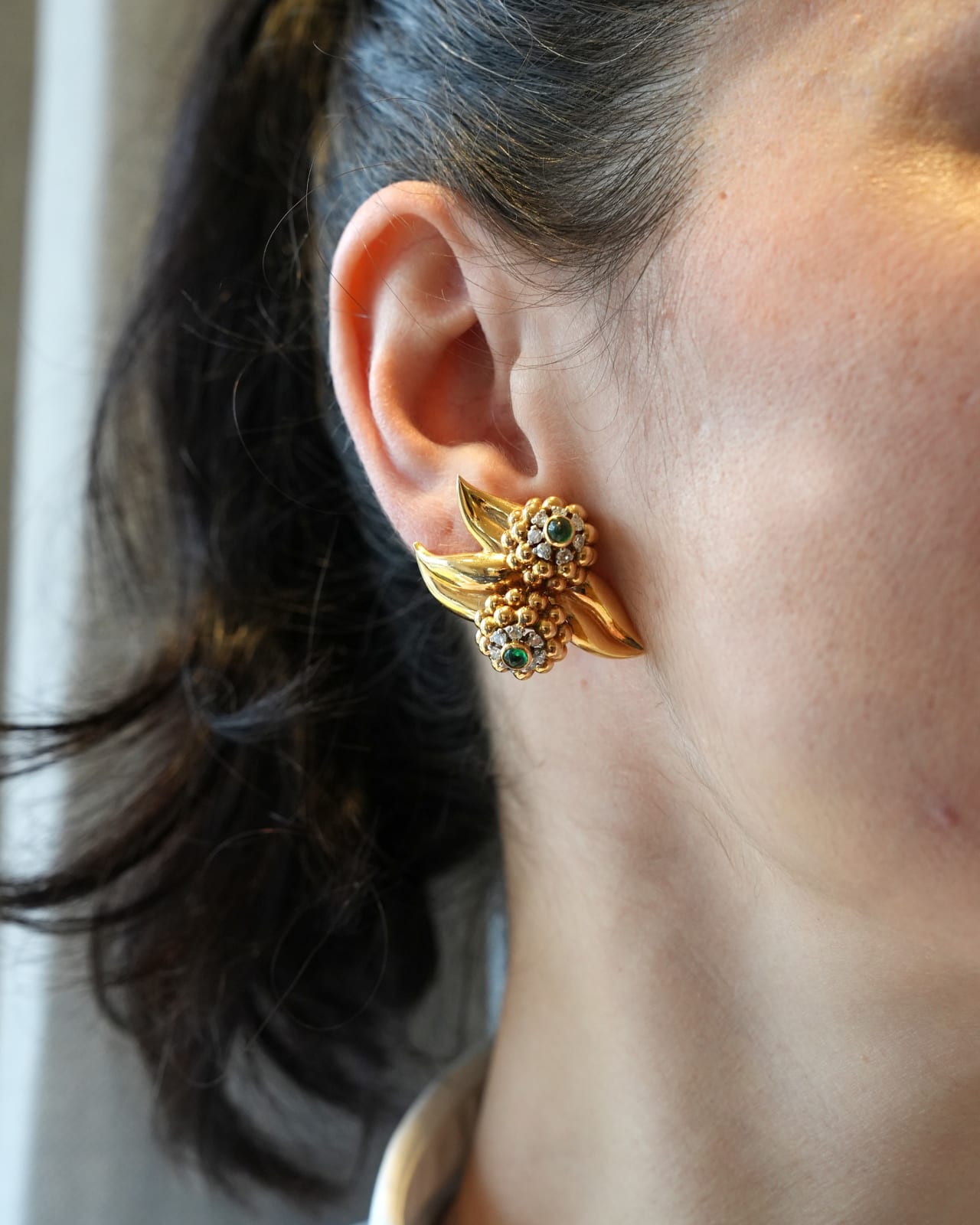 TREASURES, A Suite Brooch & Earrings, c.1940's