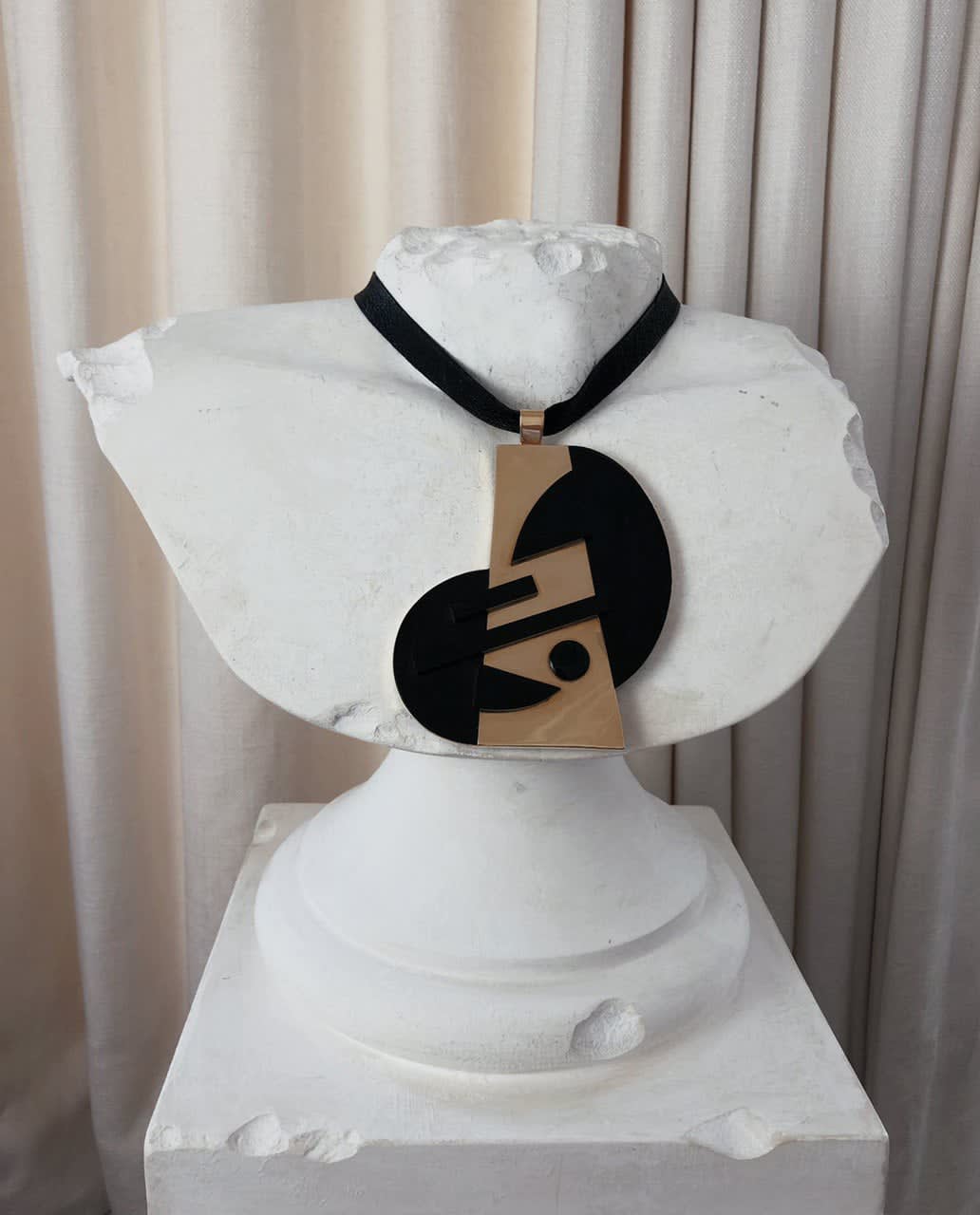 Sophia Vari, Nestor Pendant, 2014