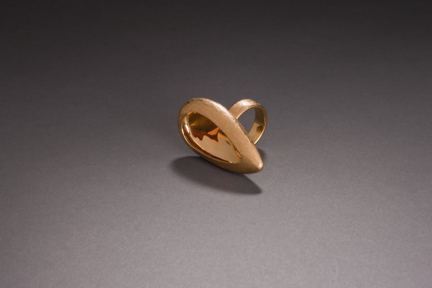 Anish Kapoor, Tear Ring, Form II, 2003