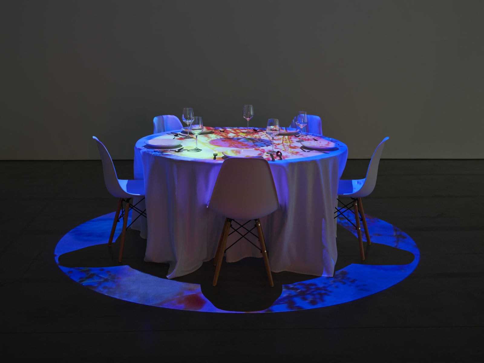 Pipilotti Rist, Streichelnder Nachtmahl Kreis 25 Knickerbocker Ave (Caressing Dinner Circle 25 Knickerbocker Ave), 2020