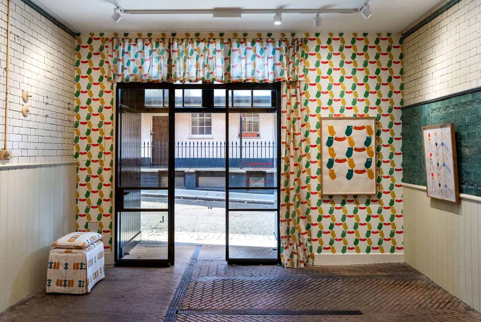Georgie Hopton Produce, Paper Chains, CW1