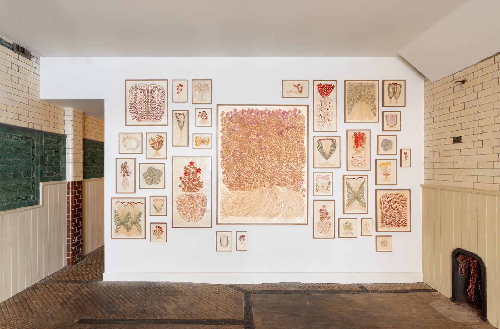 Fumi Imamura, Three red flowers, fruiting (赤い花みっつ, 結実), 2025