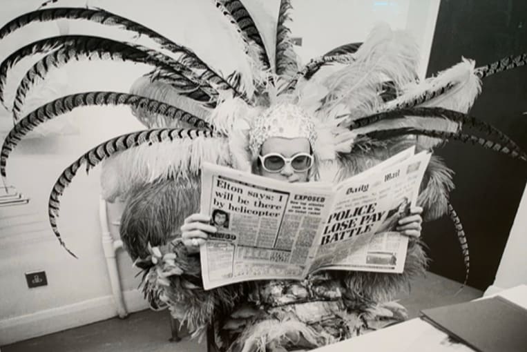 Terry O'Neill, Elton John Reading A Newspaper, 1977