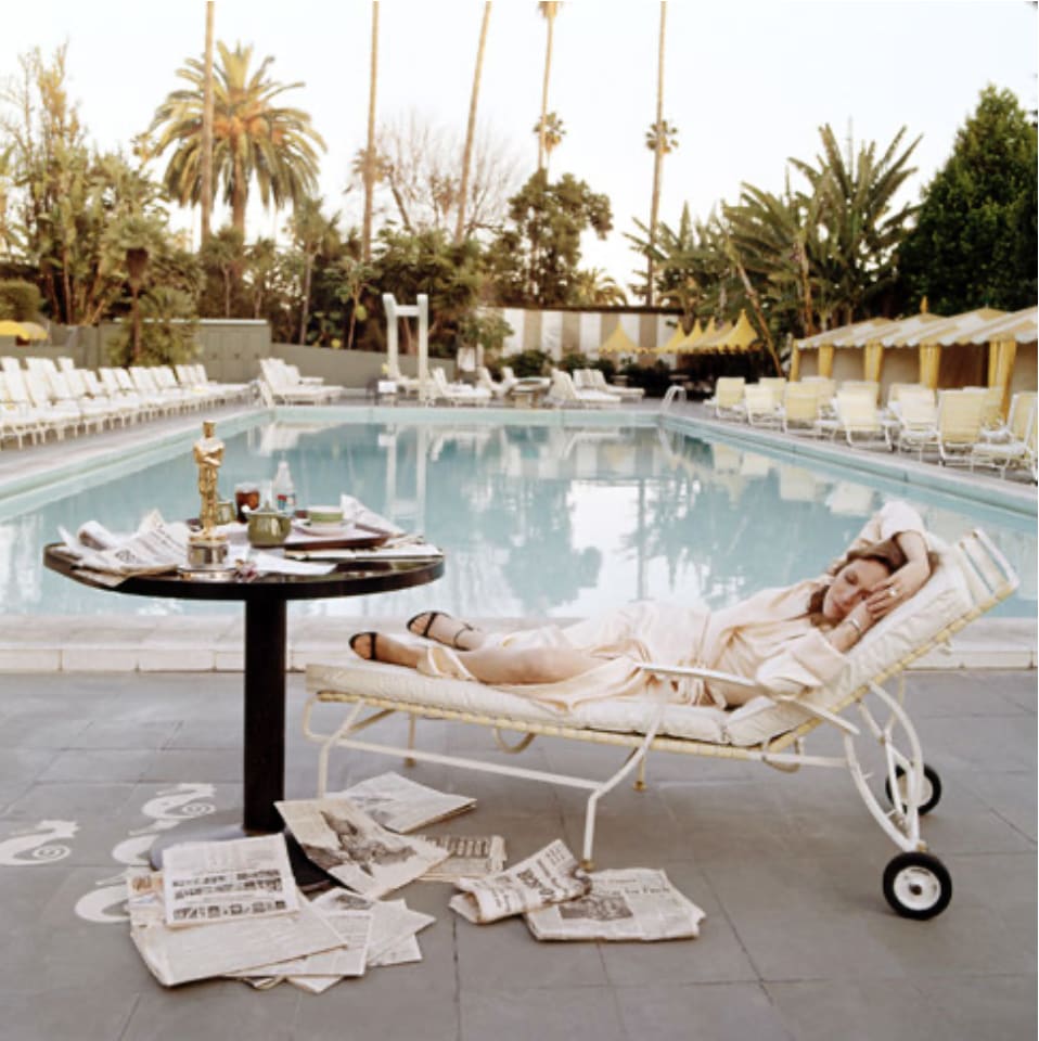 Terry O'Neill, Faye Dunaway At The Pool I, 1977