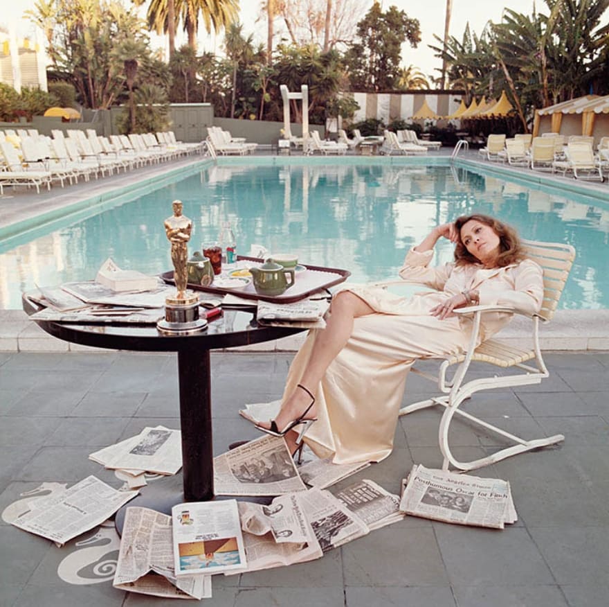 Terry O'Neill, Faye Dunaway At The Pool II, 1977