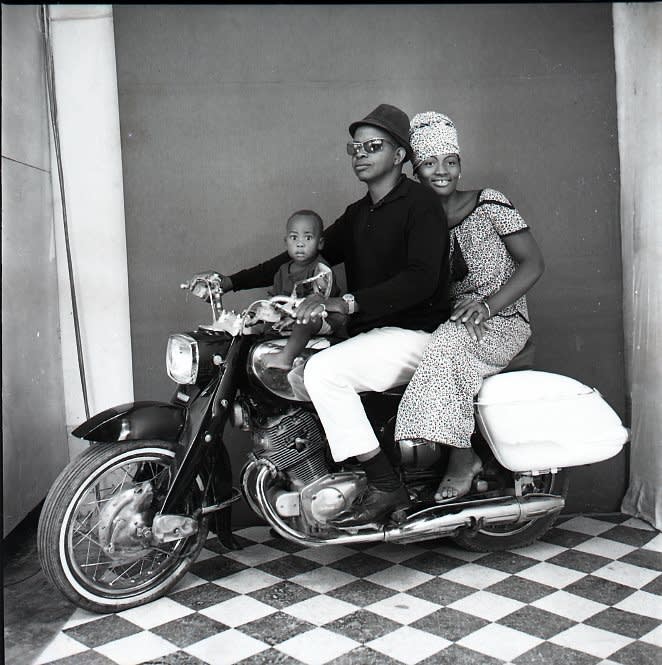 Malick Sidibé, Toute la famille à moto, 1962