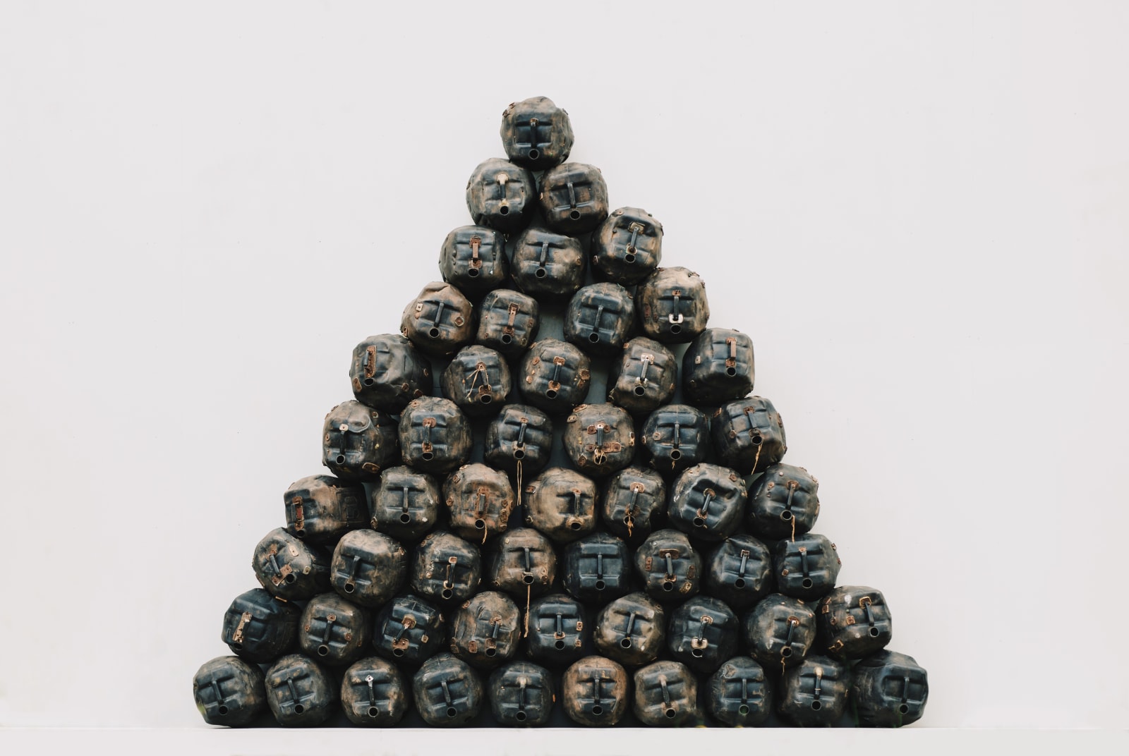 Romuald Hazoumè, Pièce montée, 2005