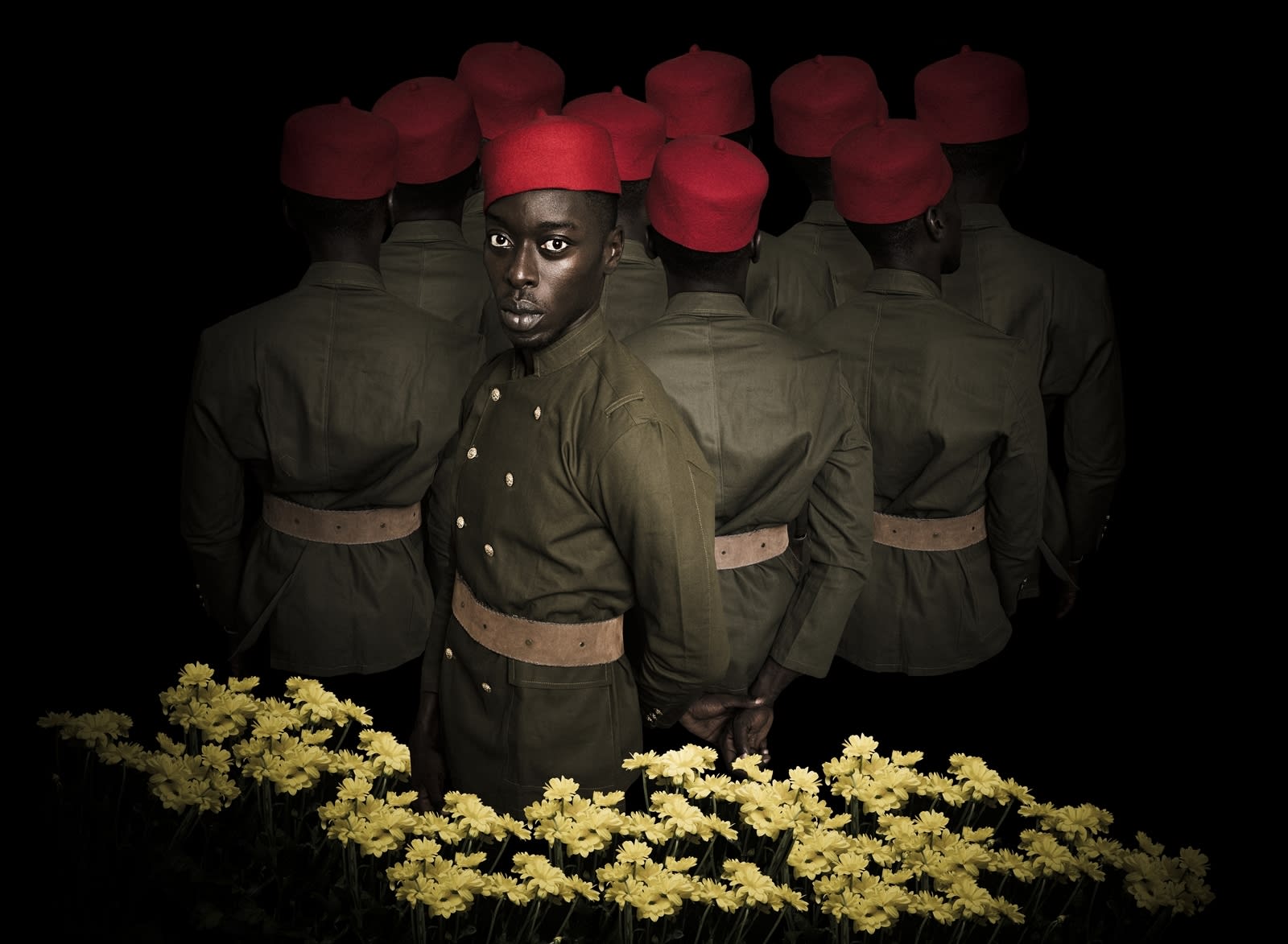 Omar Victor Diop Thiaroye 1944 Impression jet d'encre sur papier Hahnemühle 80 x 109 cm 31.4 x 42.9 inches
