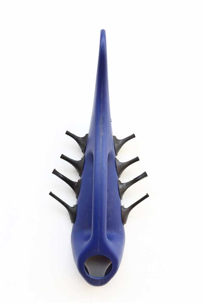 Romuald Hazoumè Mort ou Vif Plastique et métal 62 x 27 x 14 cm