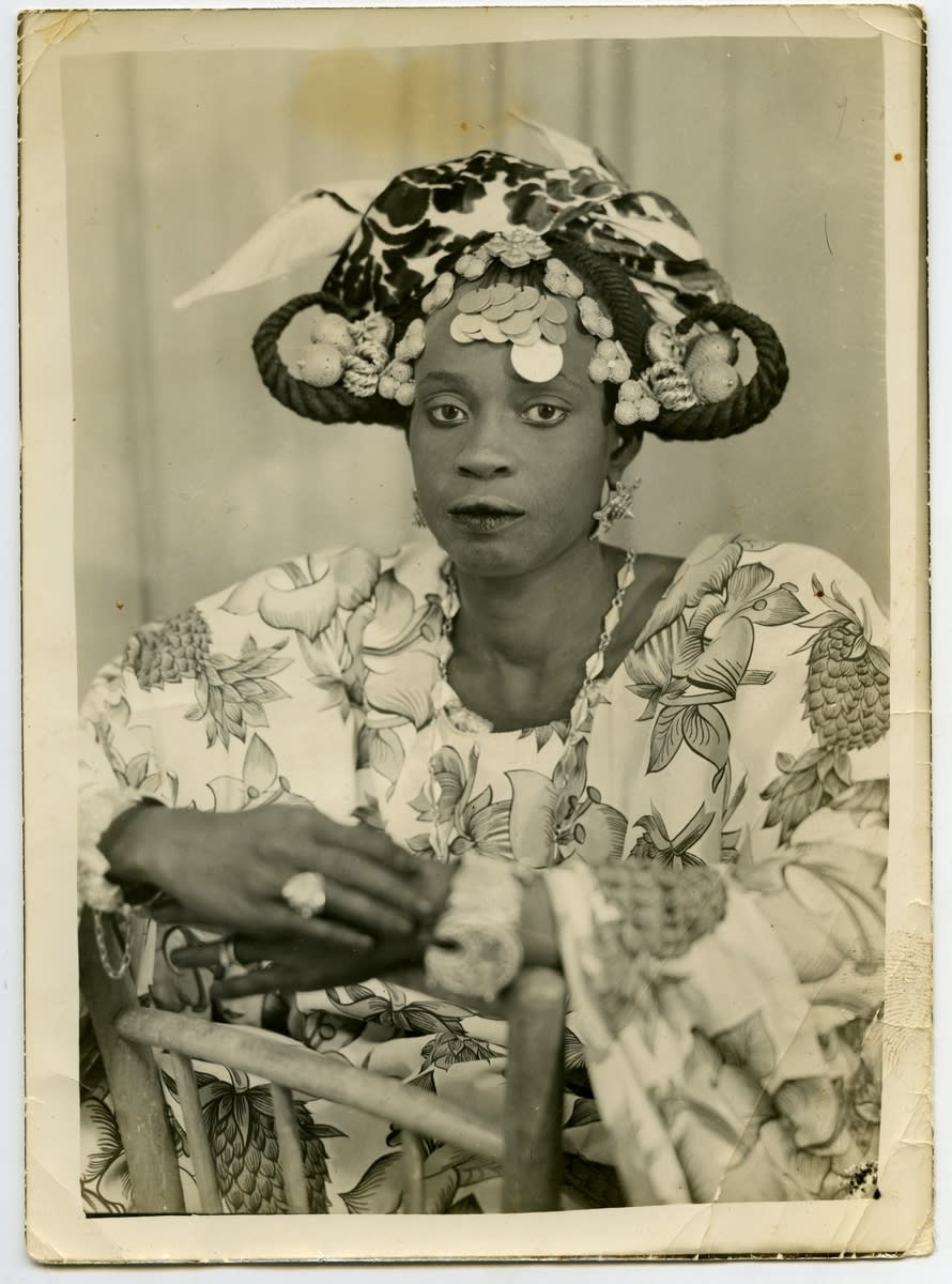 Mama Casset, Sans titre (femme à la coiffe), Circa 1950