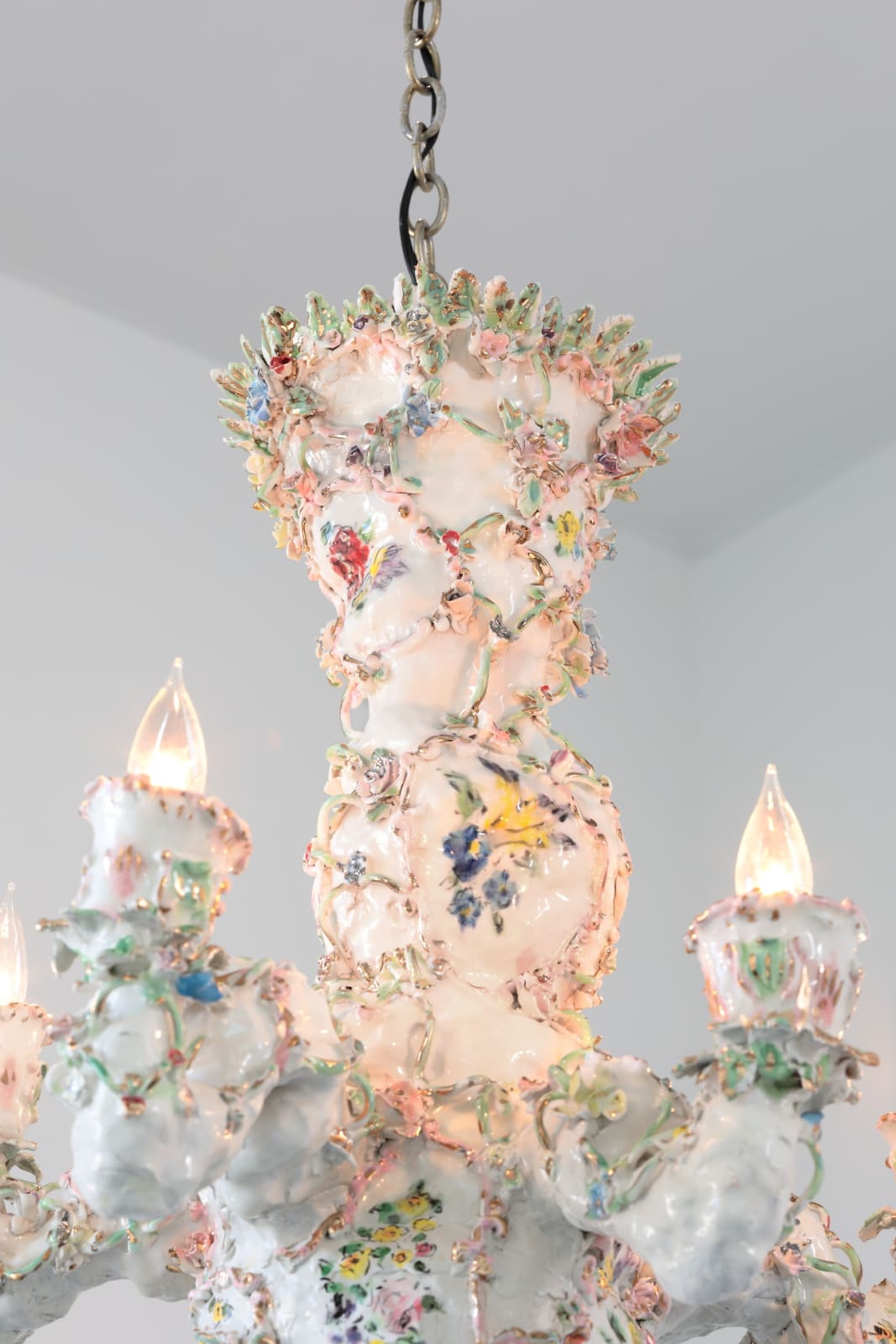 Francesca DiMattio, Rococo chandelier, 2025