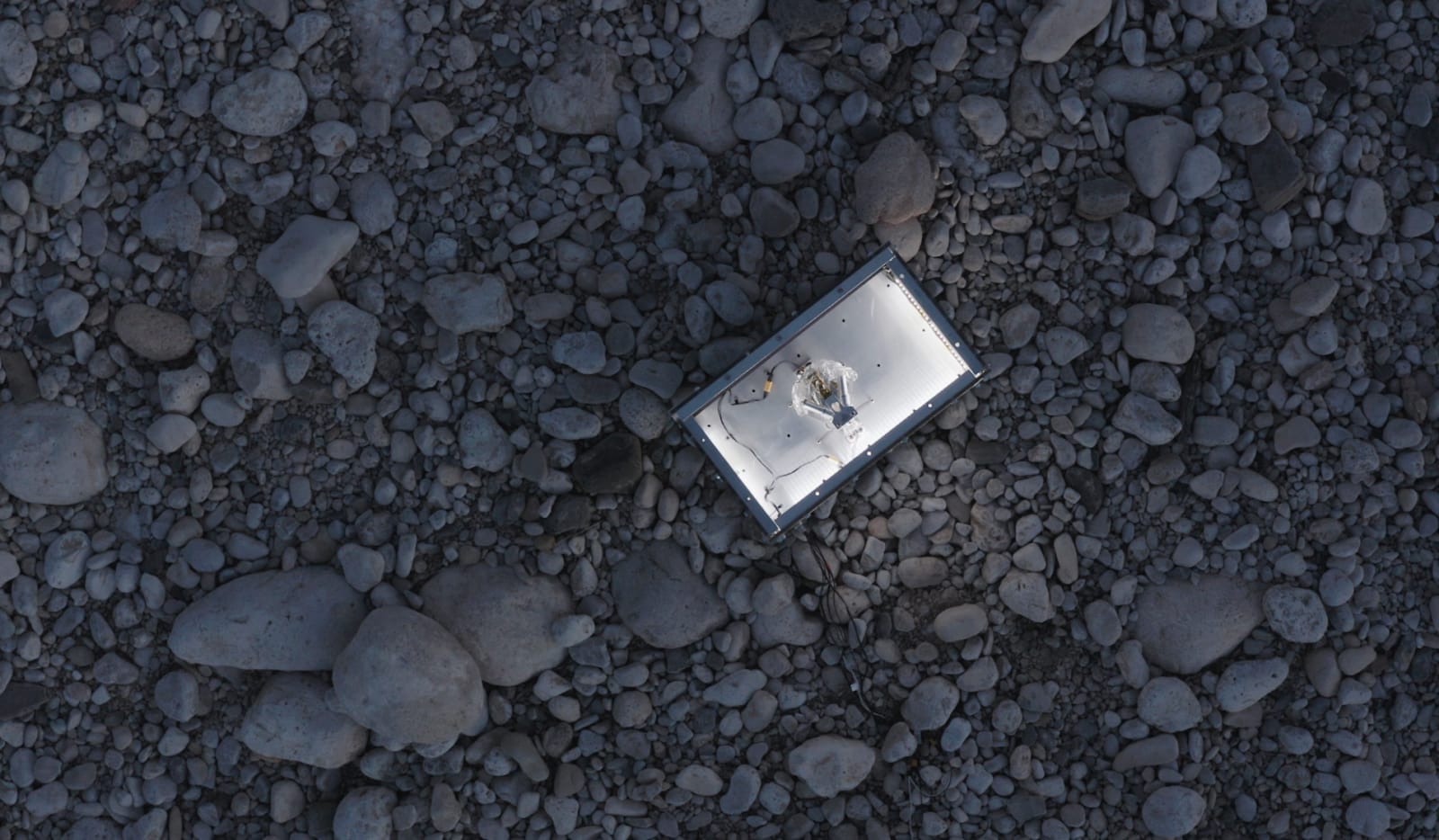 Xin Liu, Living Distance - two-channel video, 2019