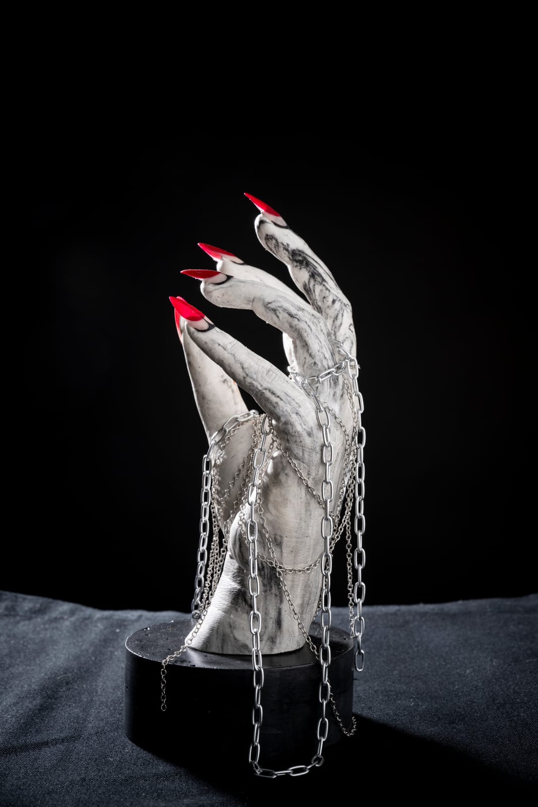 Makiko Harris, Chain Hand, 2024