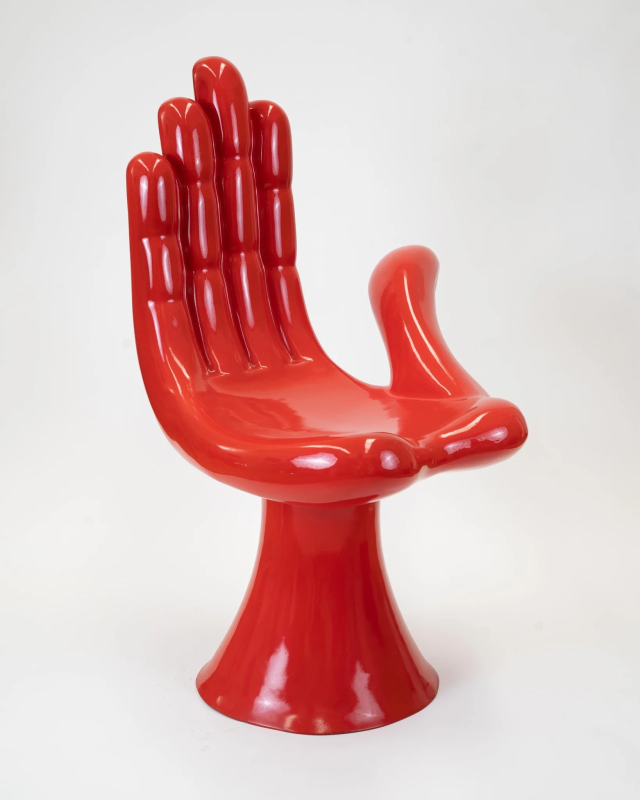 Pedro Friedeberg, "Mano Resina ROJA", 2021