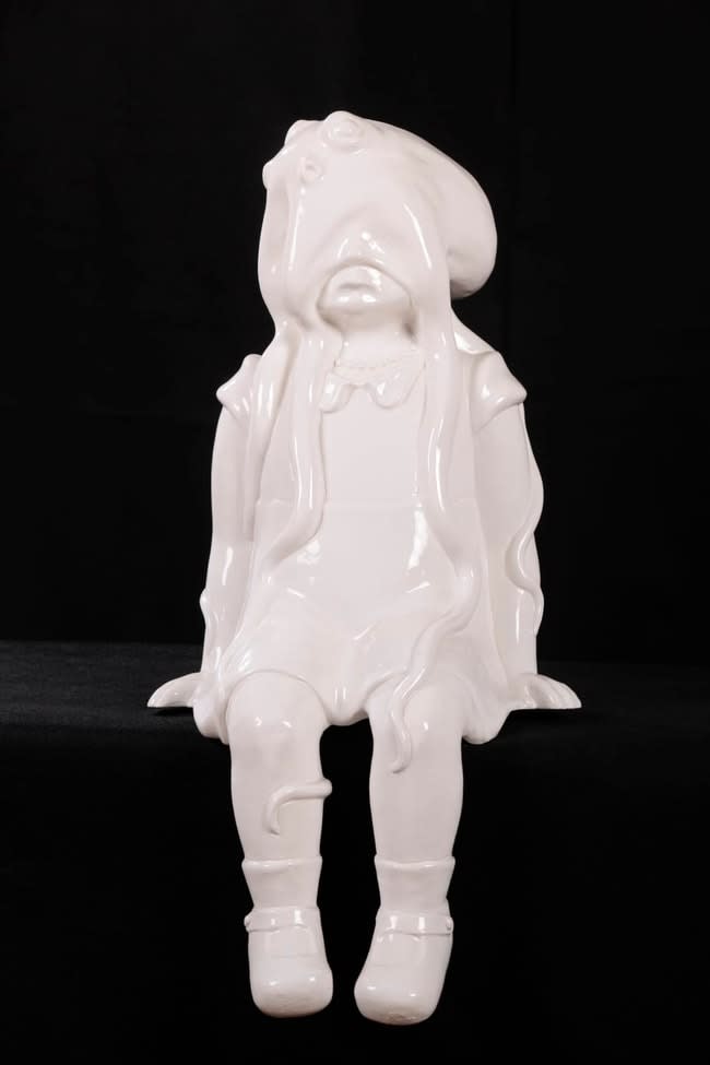 Sofía Crimen, "Zona de sombras miniatura" blanco, 2023
