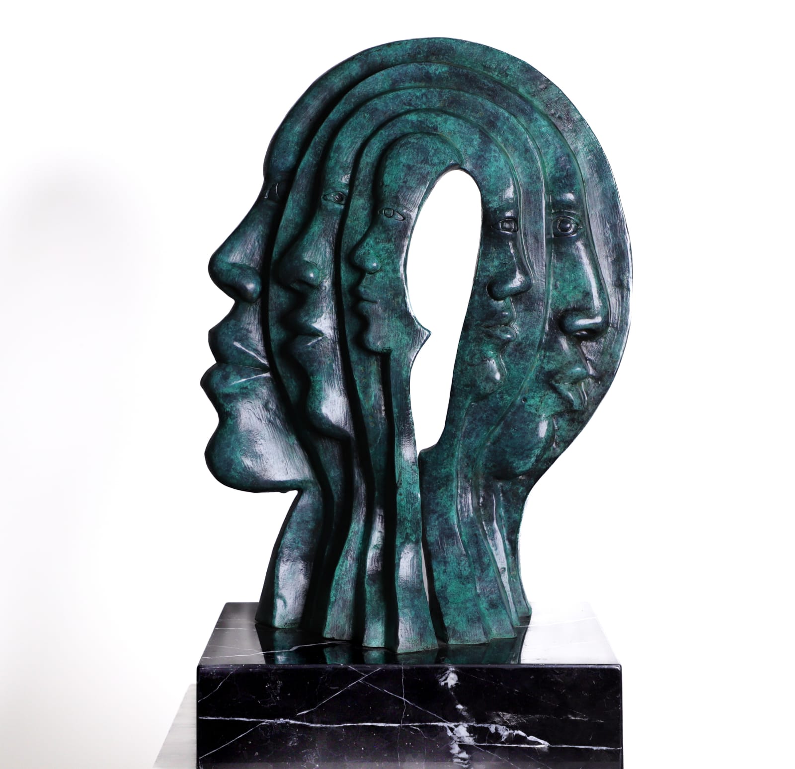 Javier Arévalo, "Caras y mas caras", 2015