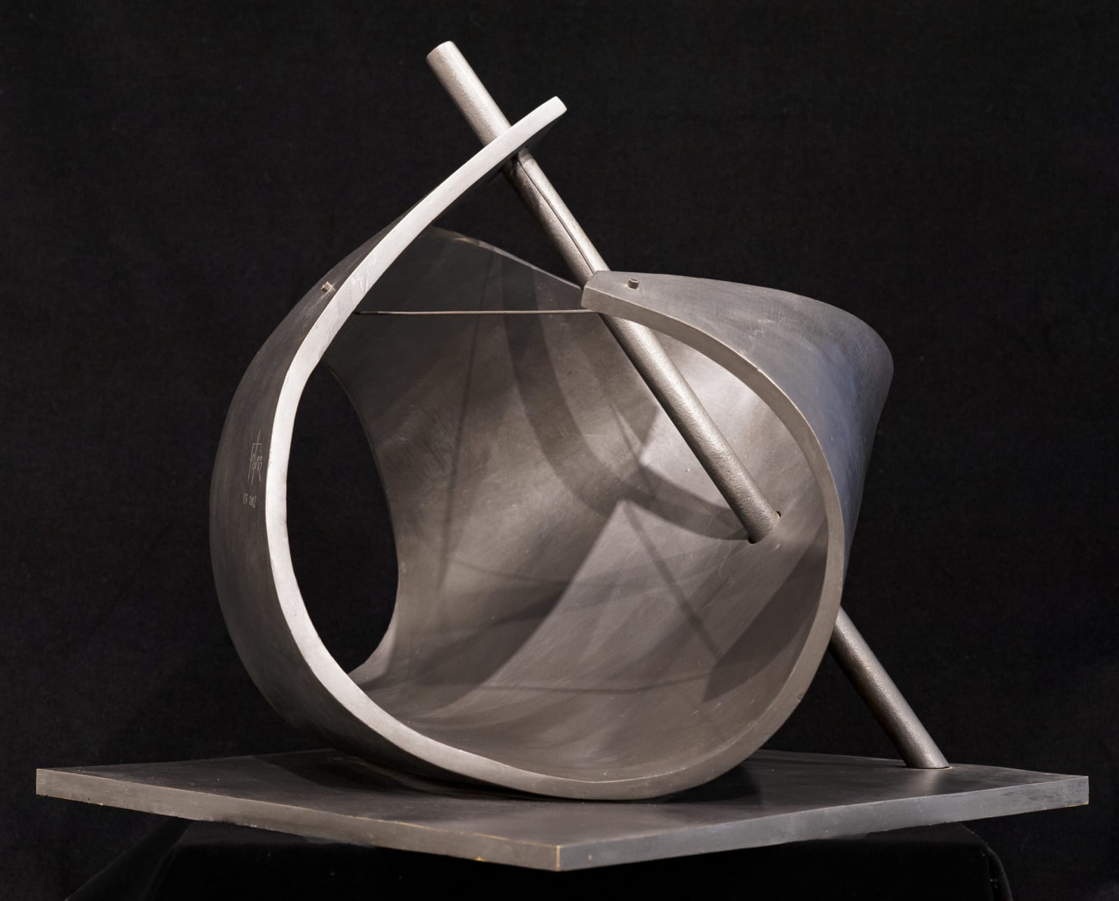 Manuel Felguerez, "Insinuación del círculo", 2018
