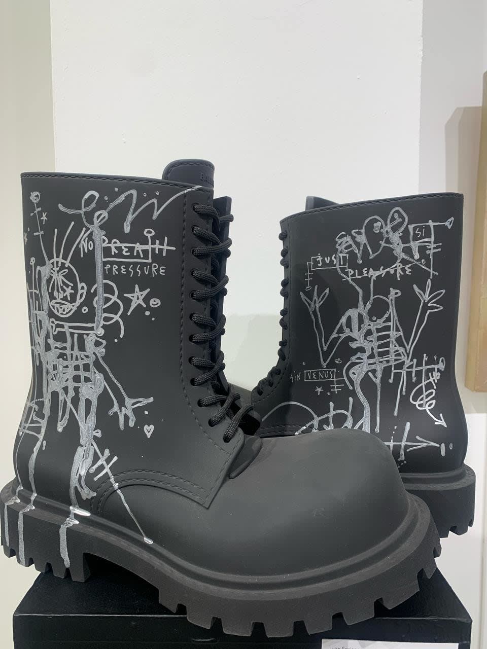 Satterugly, "Botas Balenciaga Intervenidas", 2024