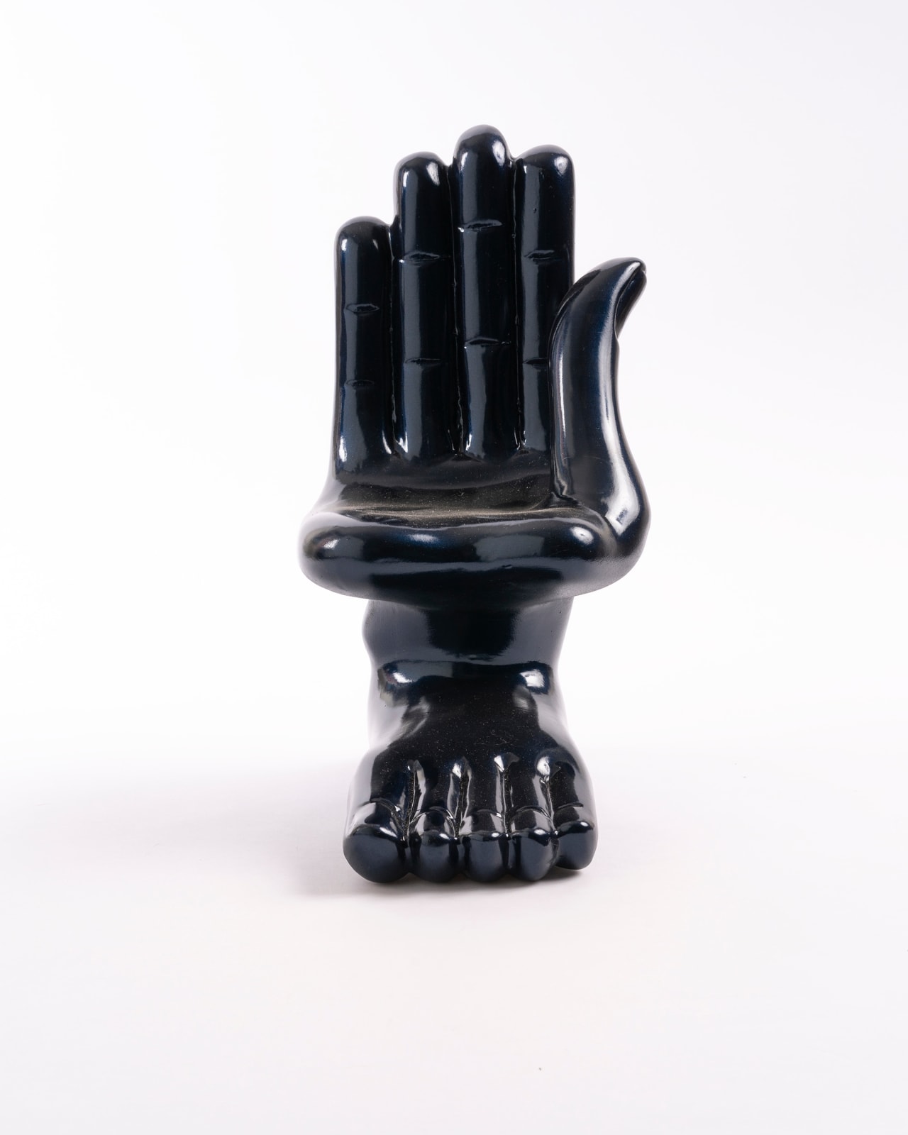 Pedro Friedeberg, "Mano-pie (azul oscuro)", 2014
